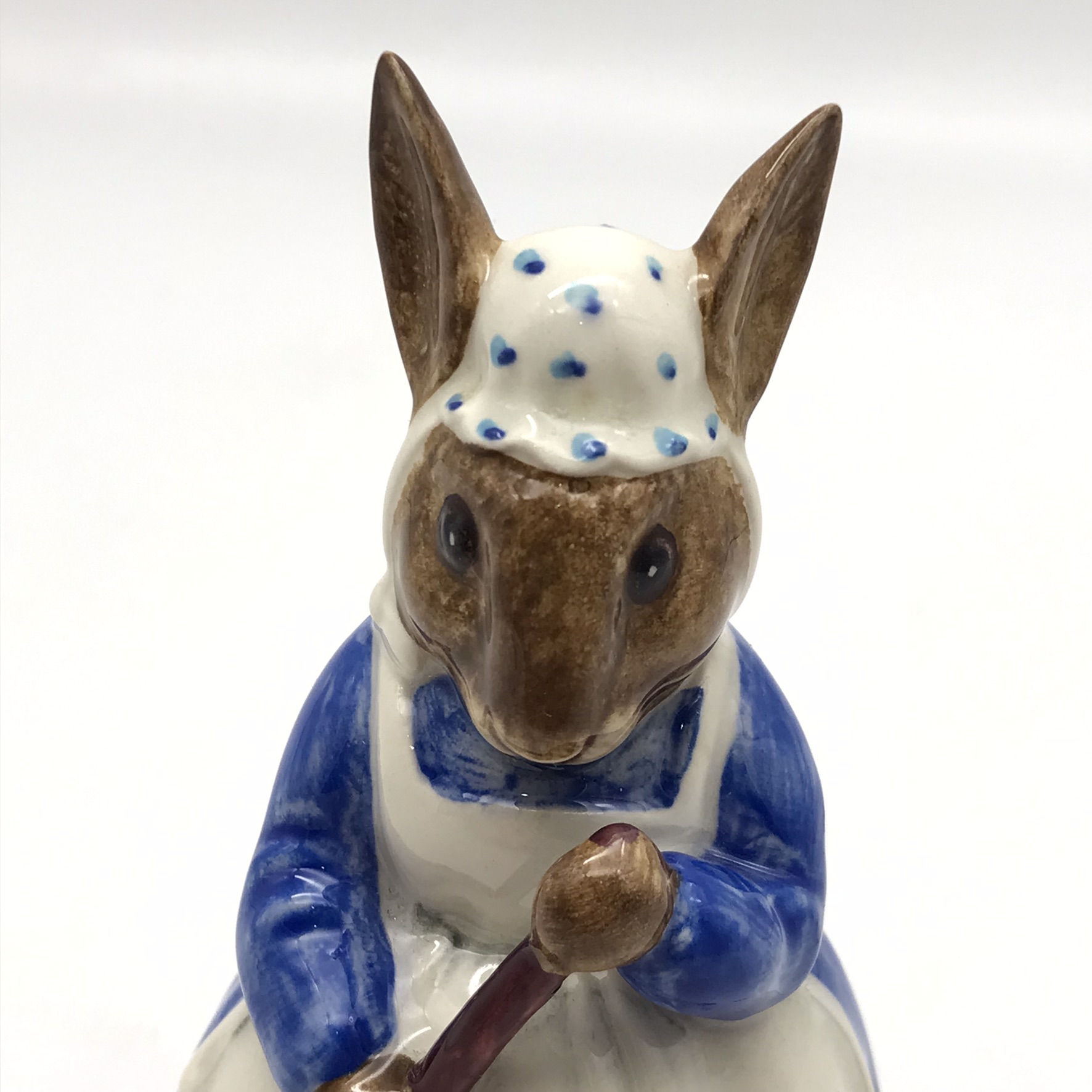 Royal Doulton ‘Mrs Bunnykins’ Figurine (Clean Sweep) - Image 2