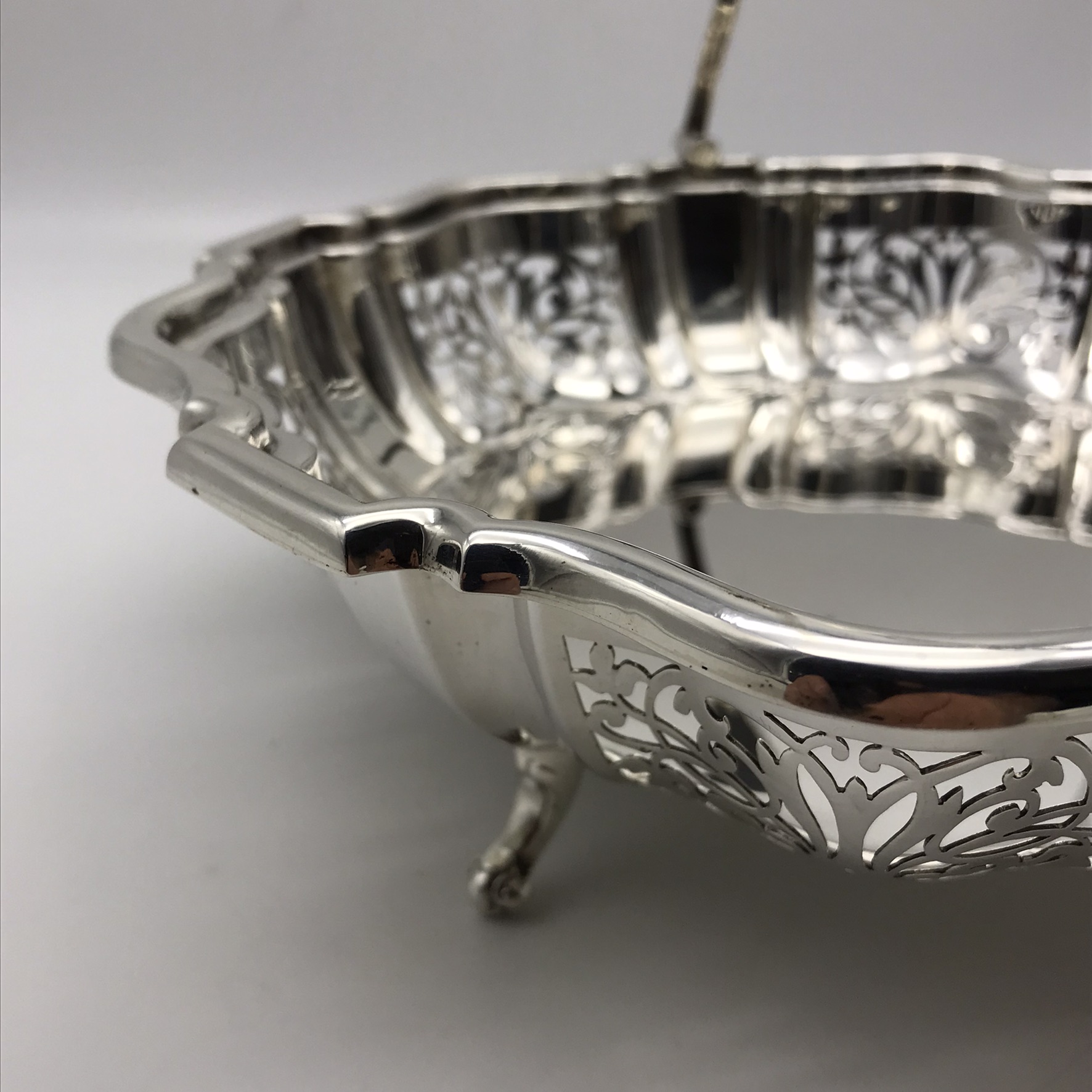 Beautiful Large Sterling Silver Basket (1925) - Image 4