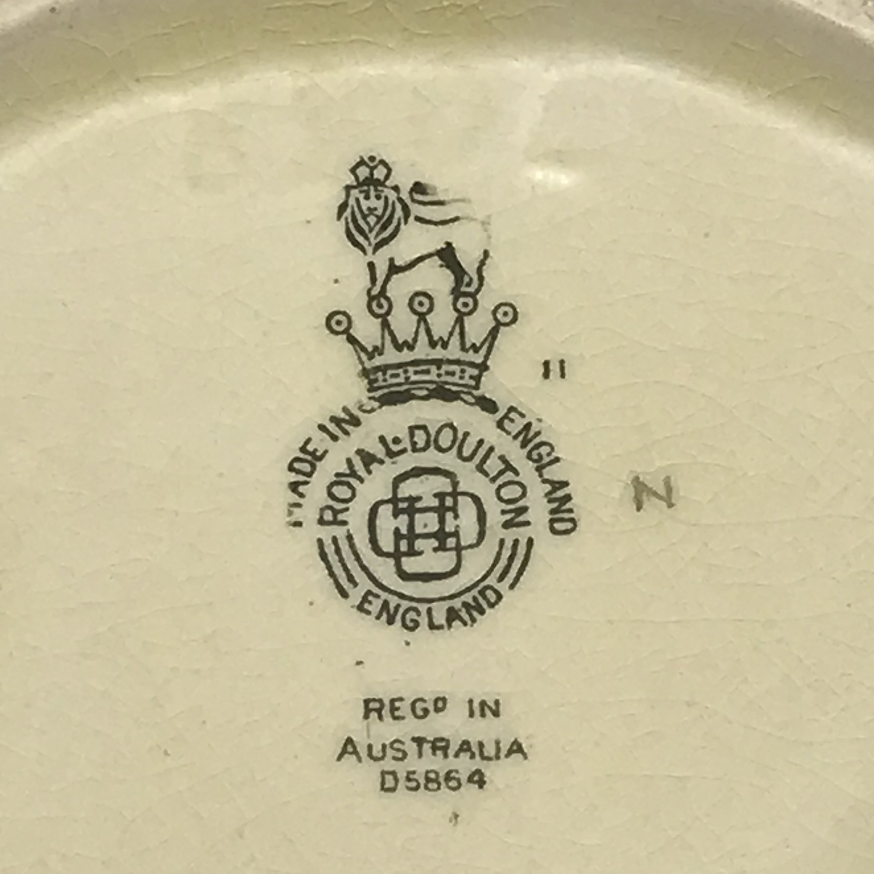 Royal Doulton ‘Dickens’ Relief Spill Vase/Brush Pot - Image 8