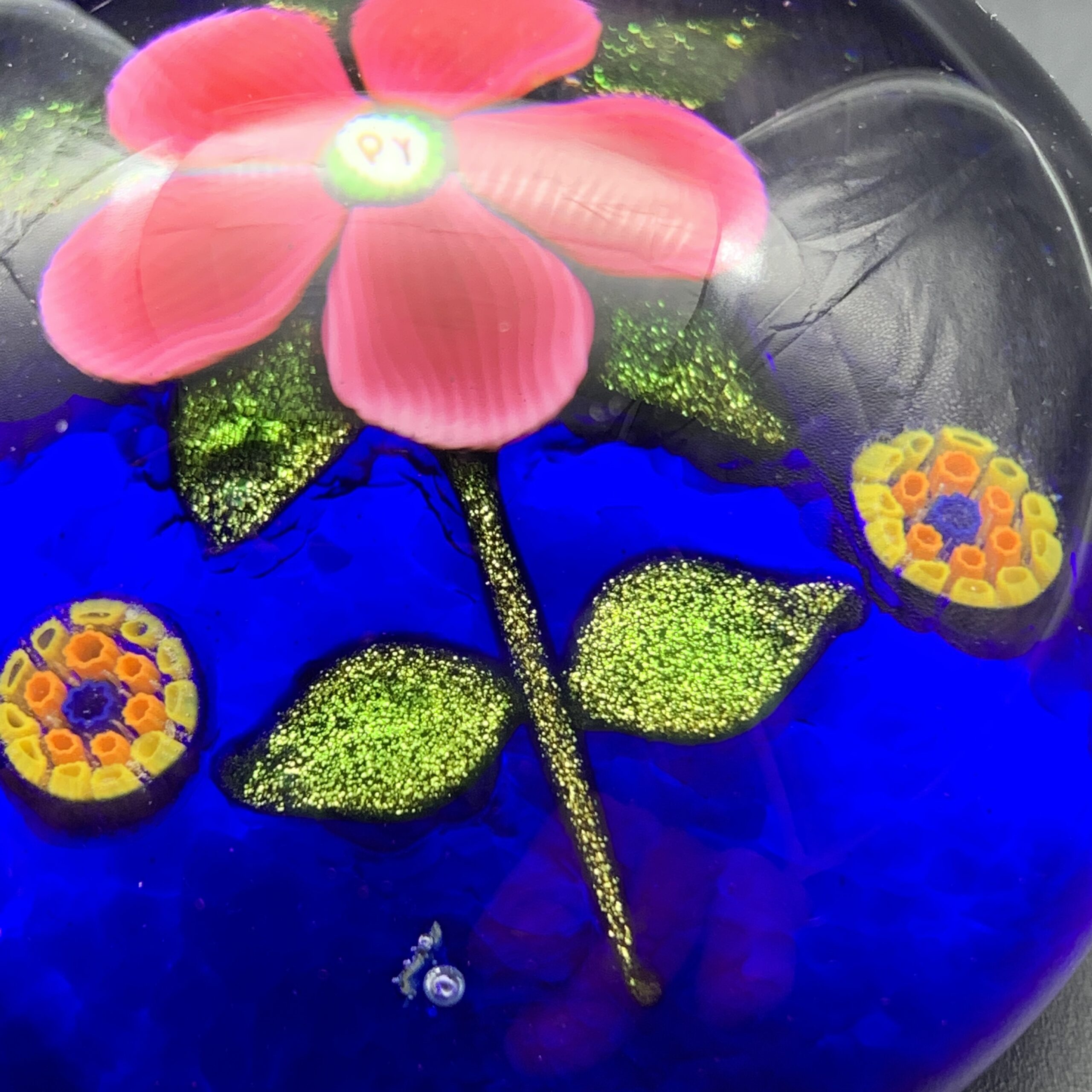 Rare ‘Paul Ysart’ Art Glass (Pink Flower) Paperweight - Image 4