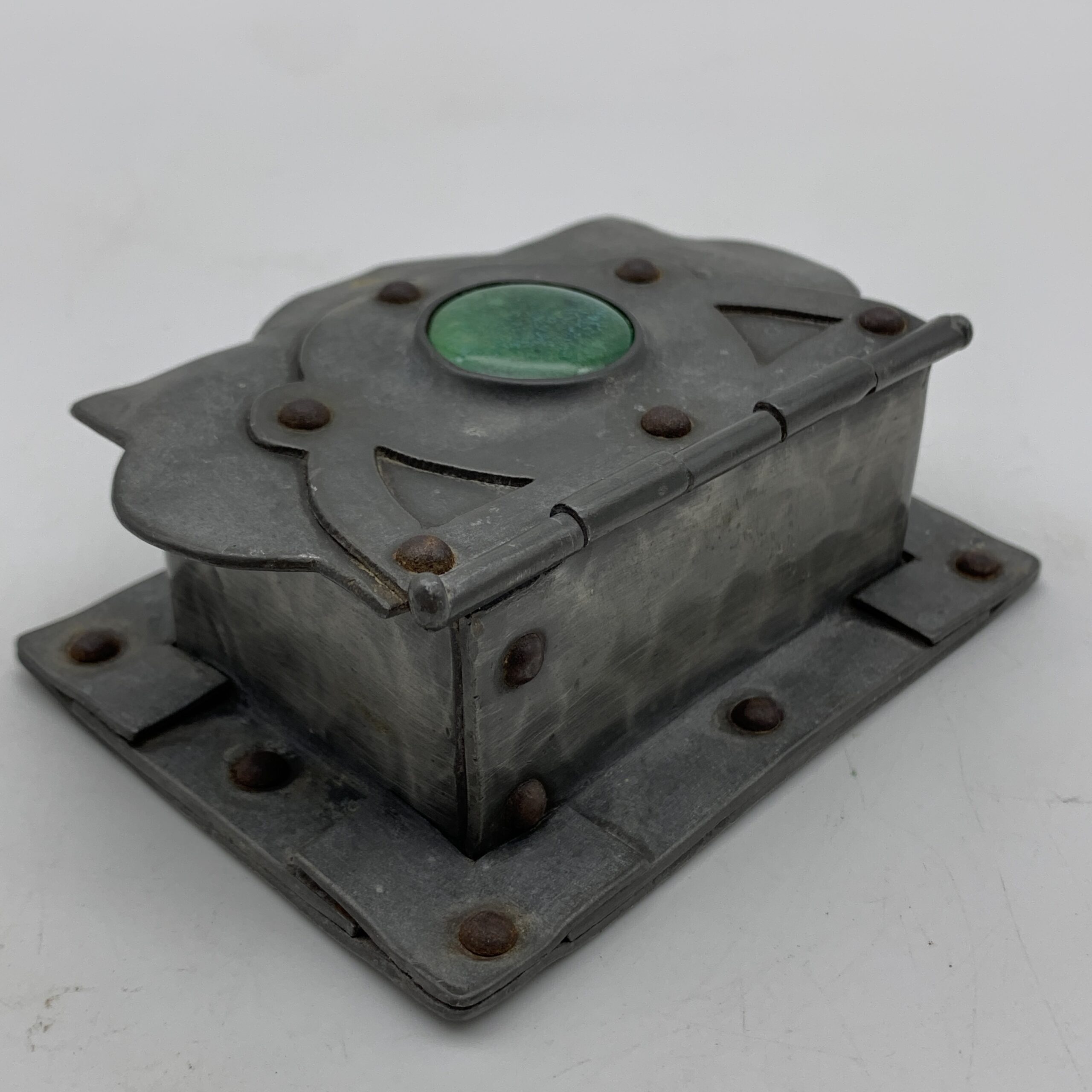 Rare ‘Arts & Crafts’ Pewter & Ruskin Cabochon Box - Image 5