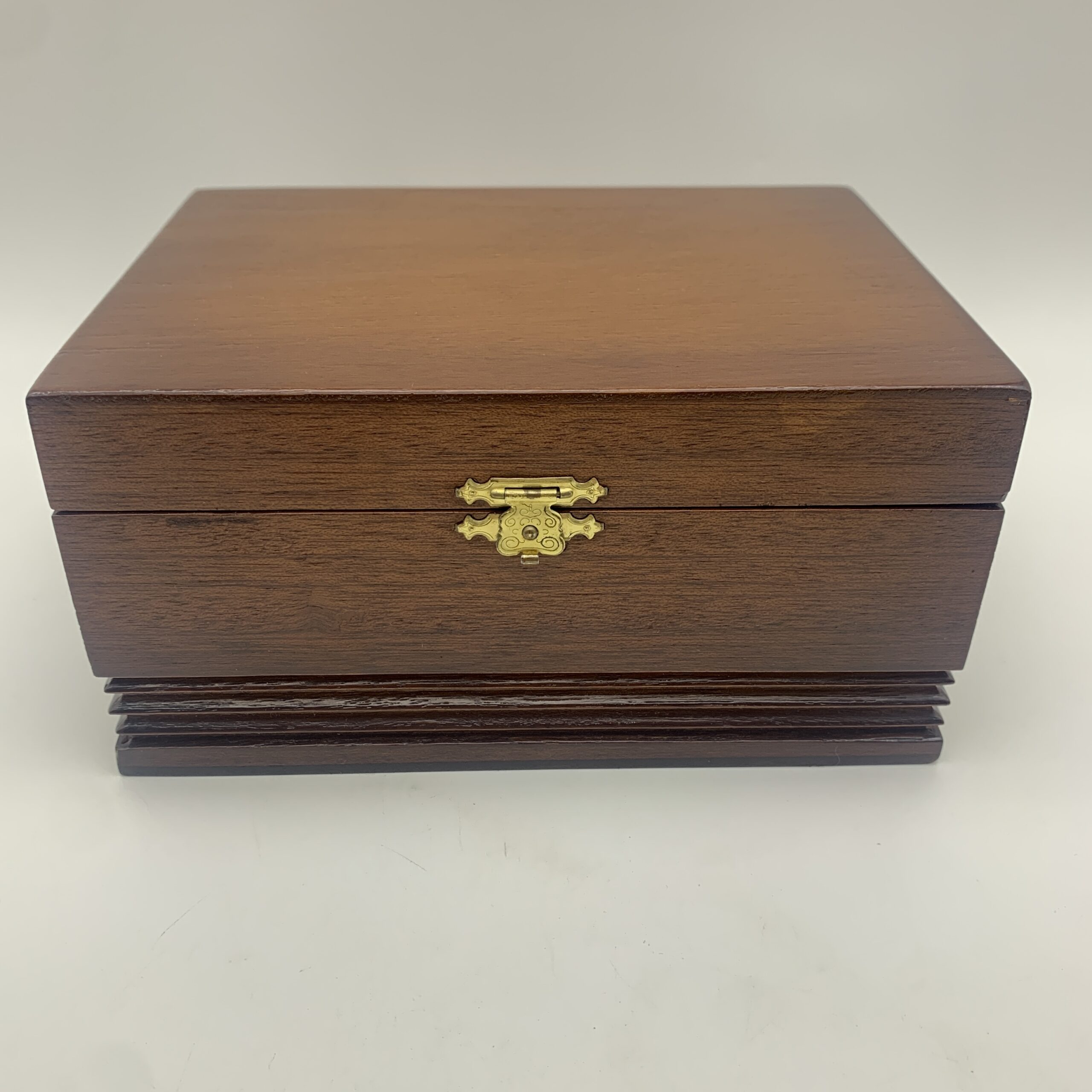 Pair Crystal ‘Brandy Balloon’ Glasses (Wooden Cased) - Image 8