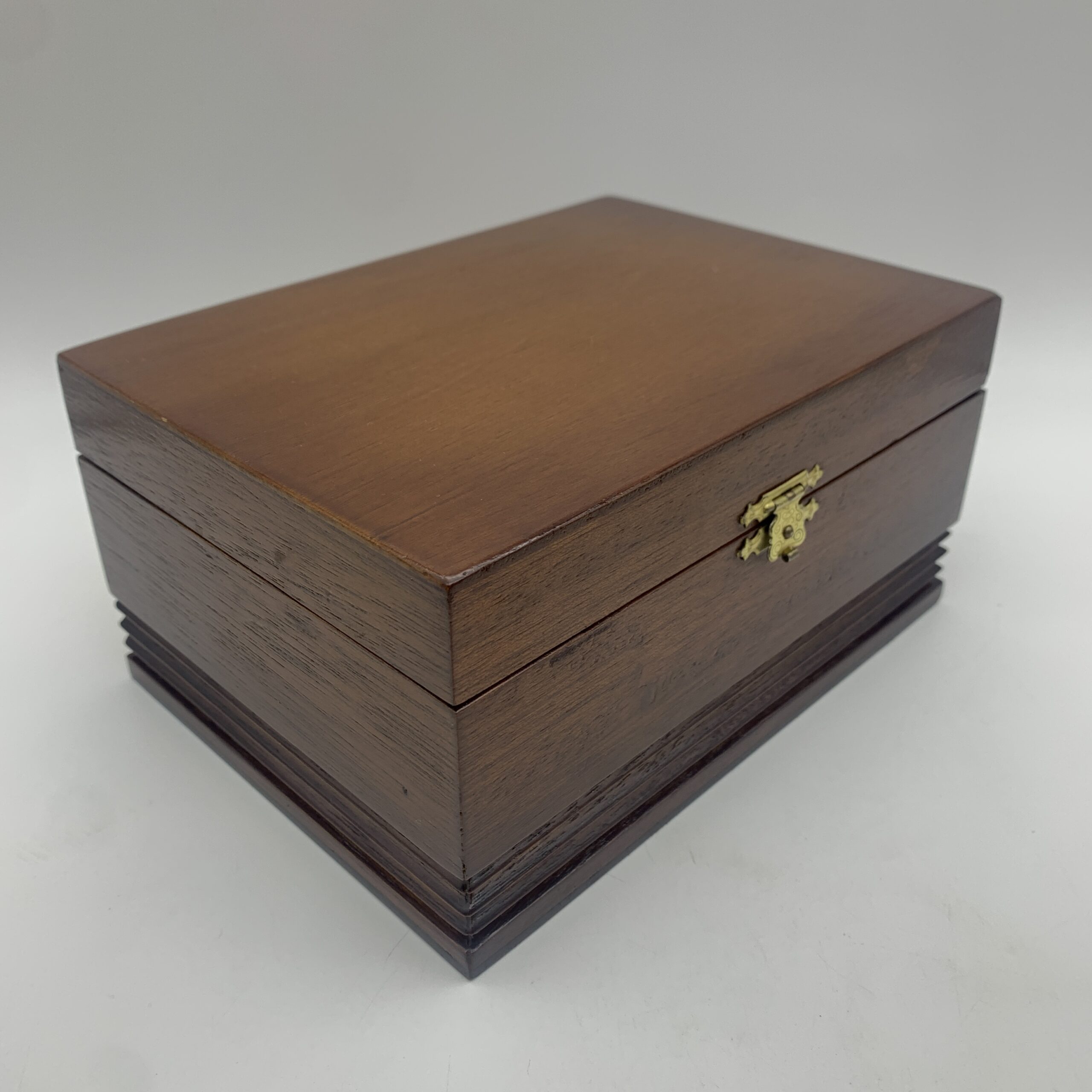 Pair Crystal ‘Brandy Balloon’ Glasses (Wooden Cased) - Image 2