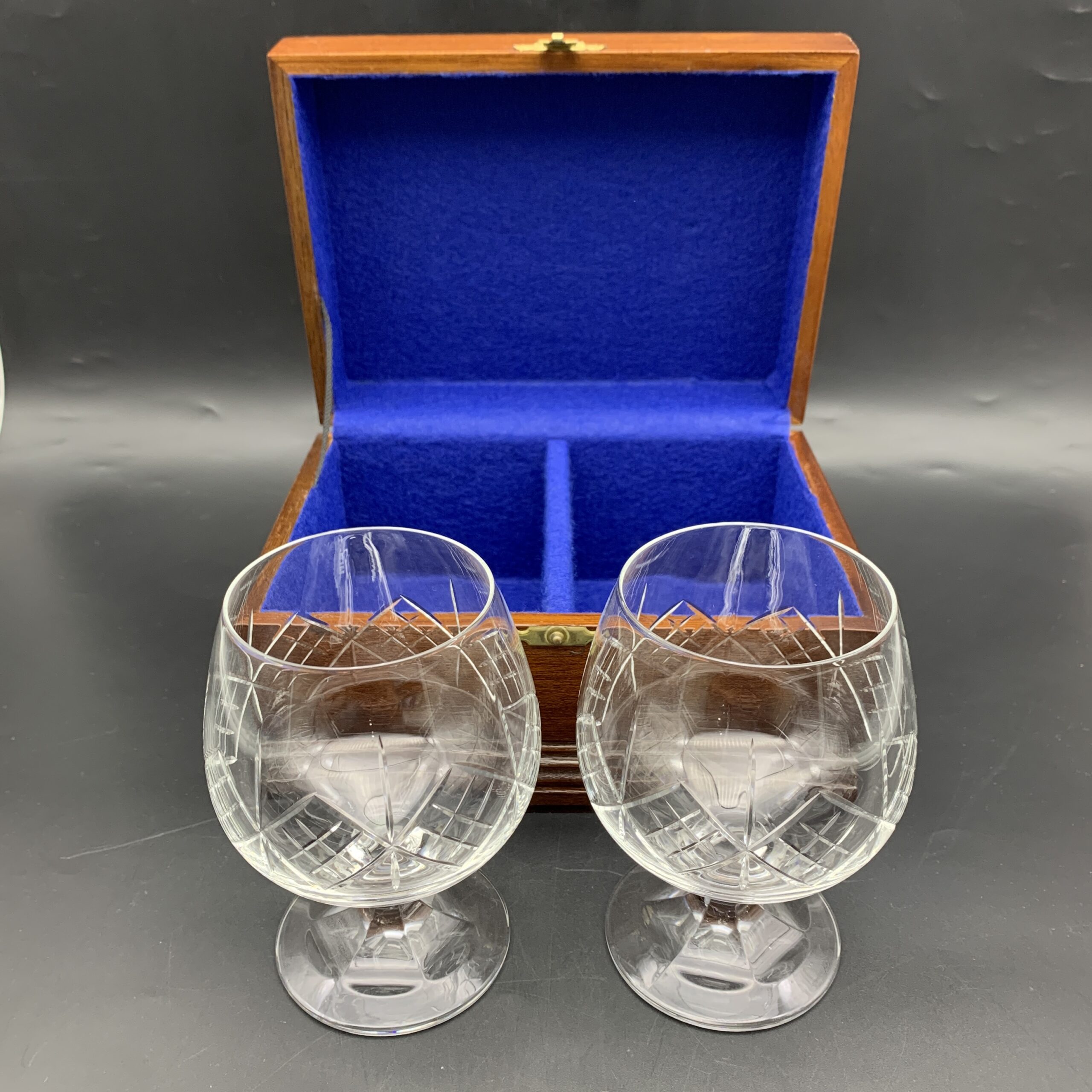 Pair Crystal ‘Brandy Balloon’ Glasses (Wooden Cased) - Image 3