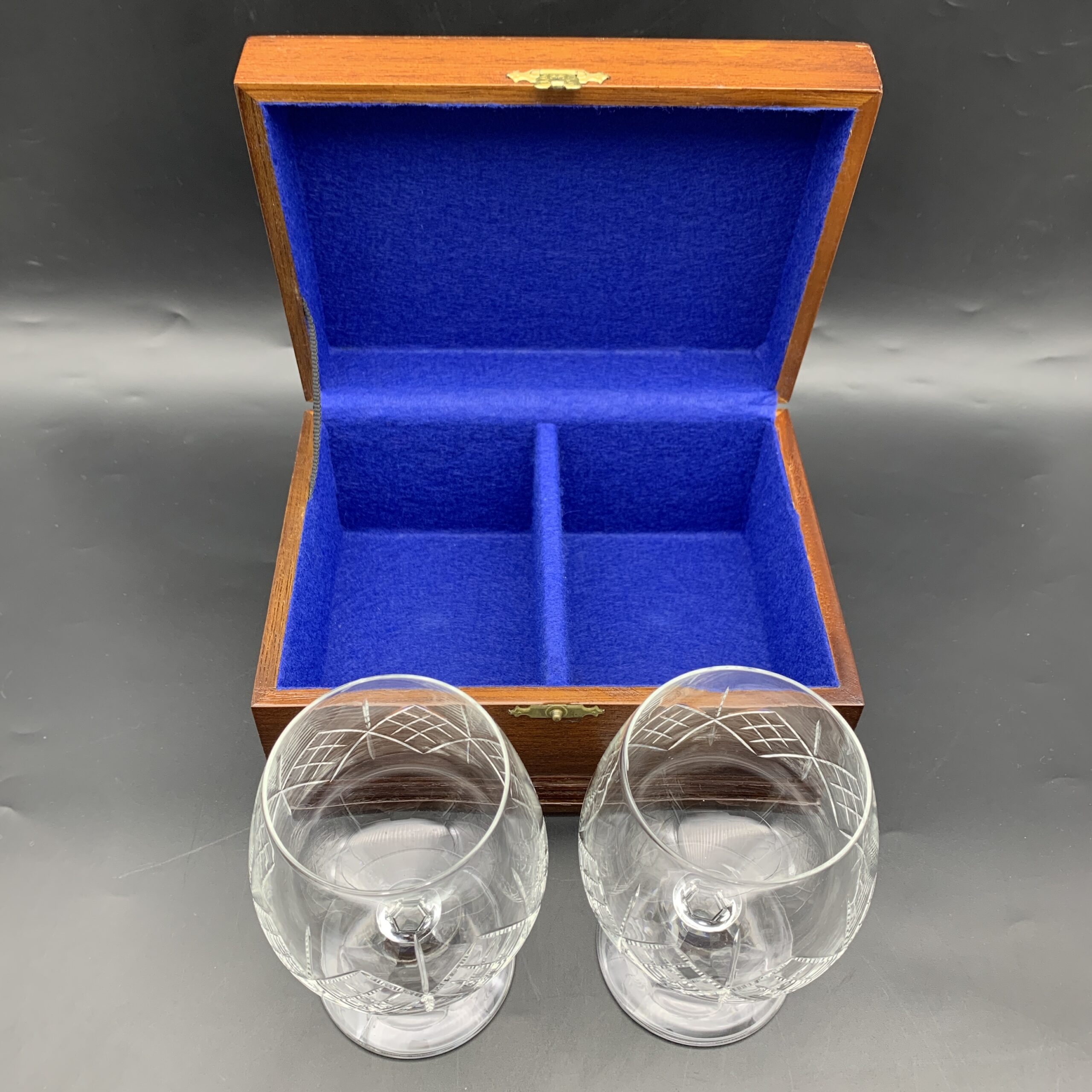 Pair Crystal ‘Brandy Balloon’ Glasses (Wooden Cased) - Image 7