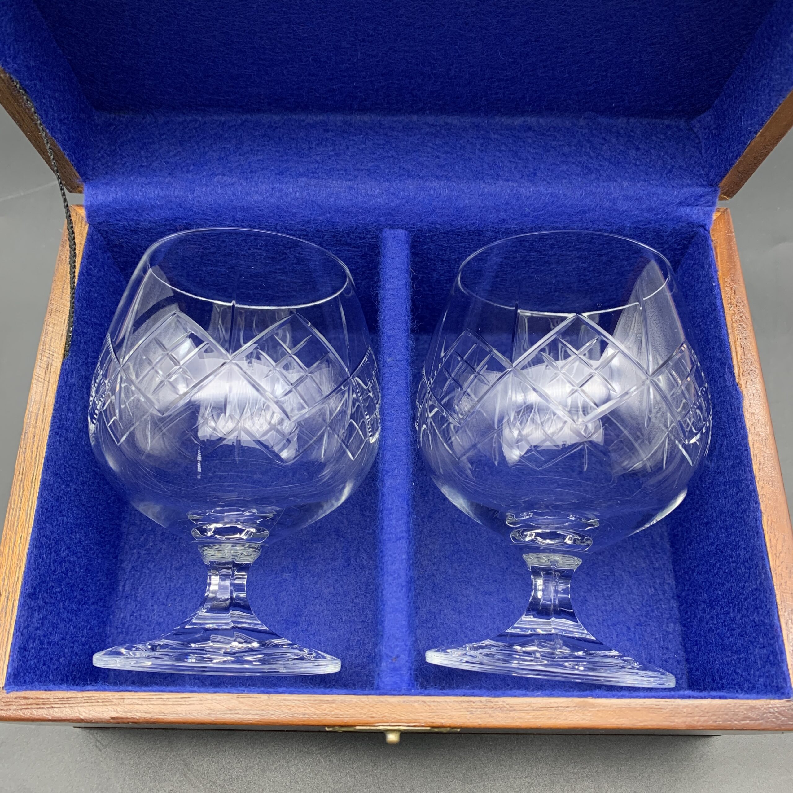 Pair Crystal ‘Brandy Balloon’ Glasses (Wooden Cased) - Image 5