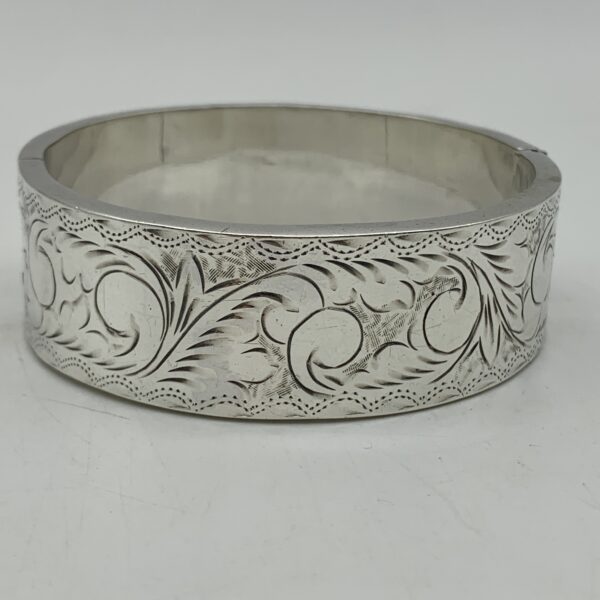 Vintage Sterling Silver Hinged Bangle