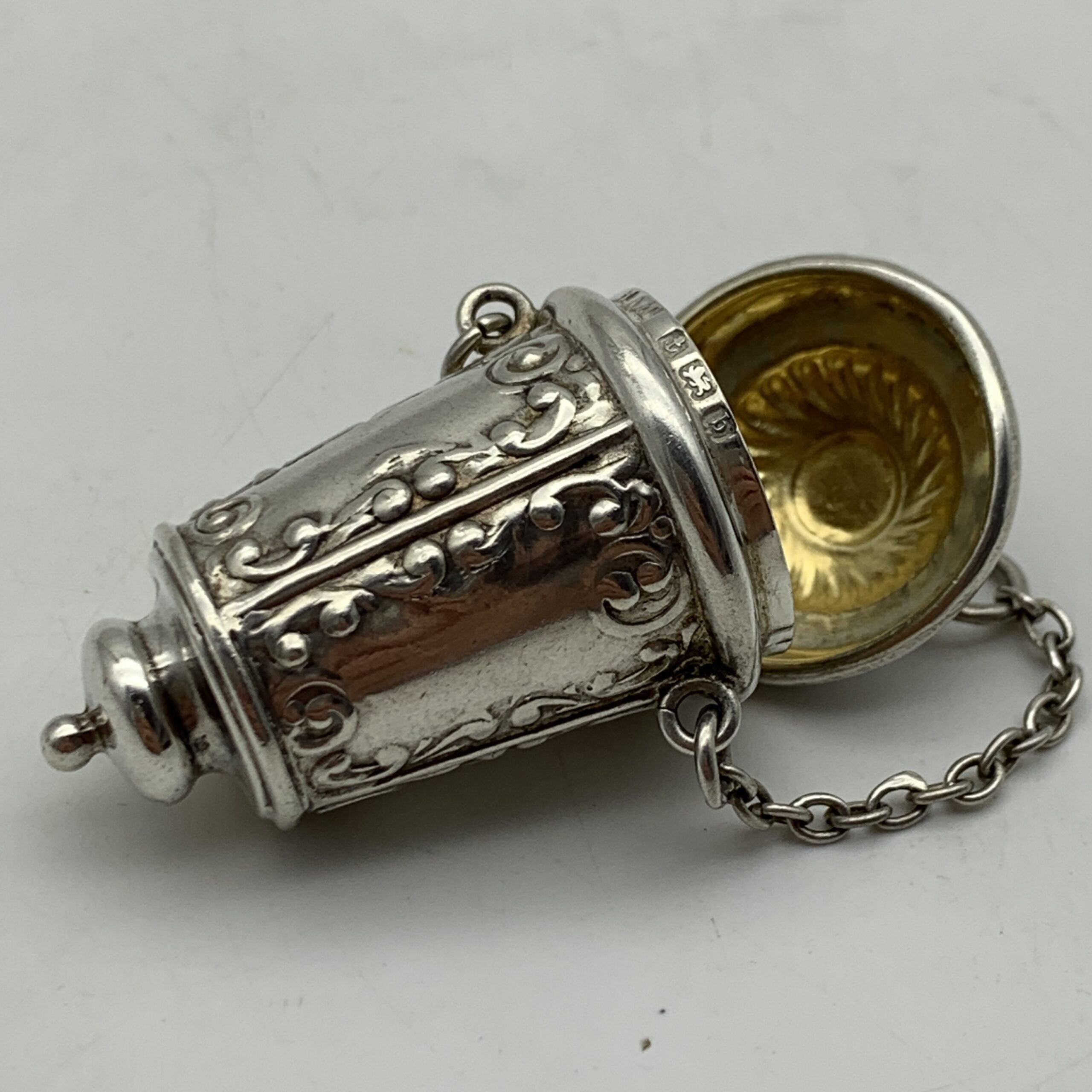 Victorian Silver Chatelaine Thimble Case (1901) - Image 7