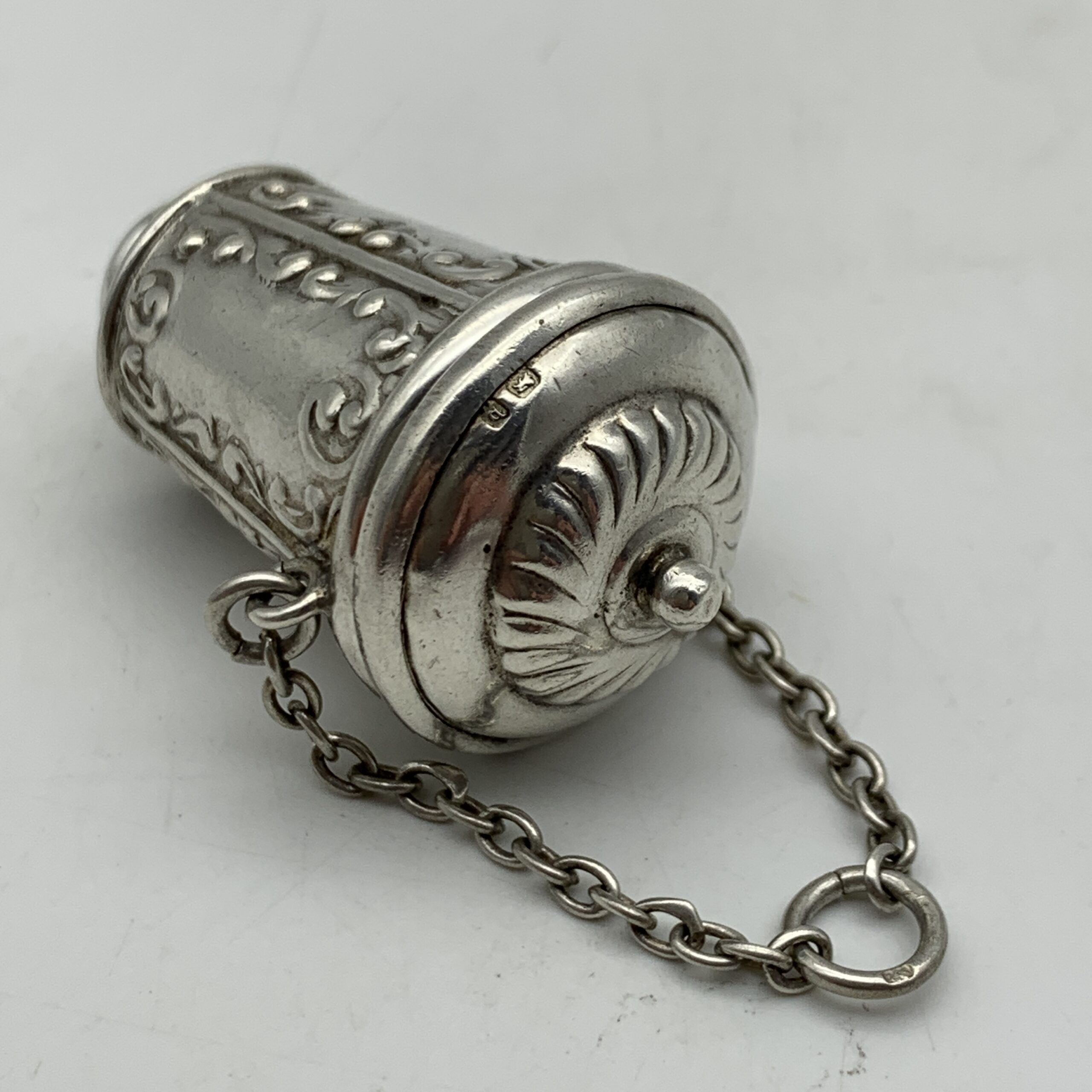 Victorian Silver Chatelaine Thimble Case (1901) - Image 2