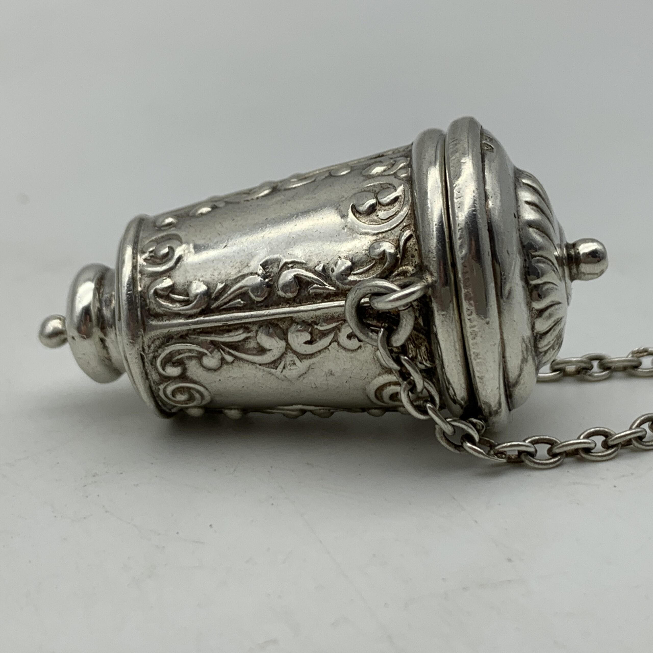Victorian Silver Chatelaine Thimble Case (1901) - Image 5