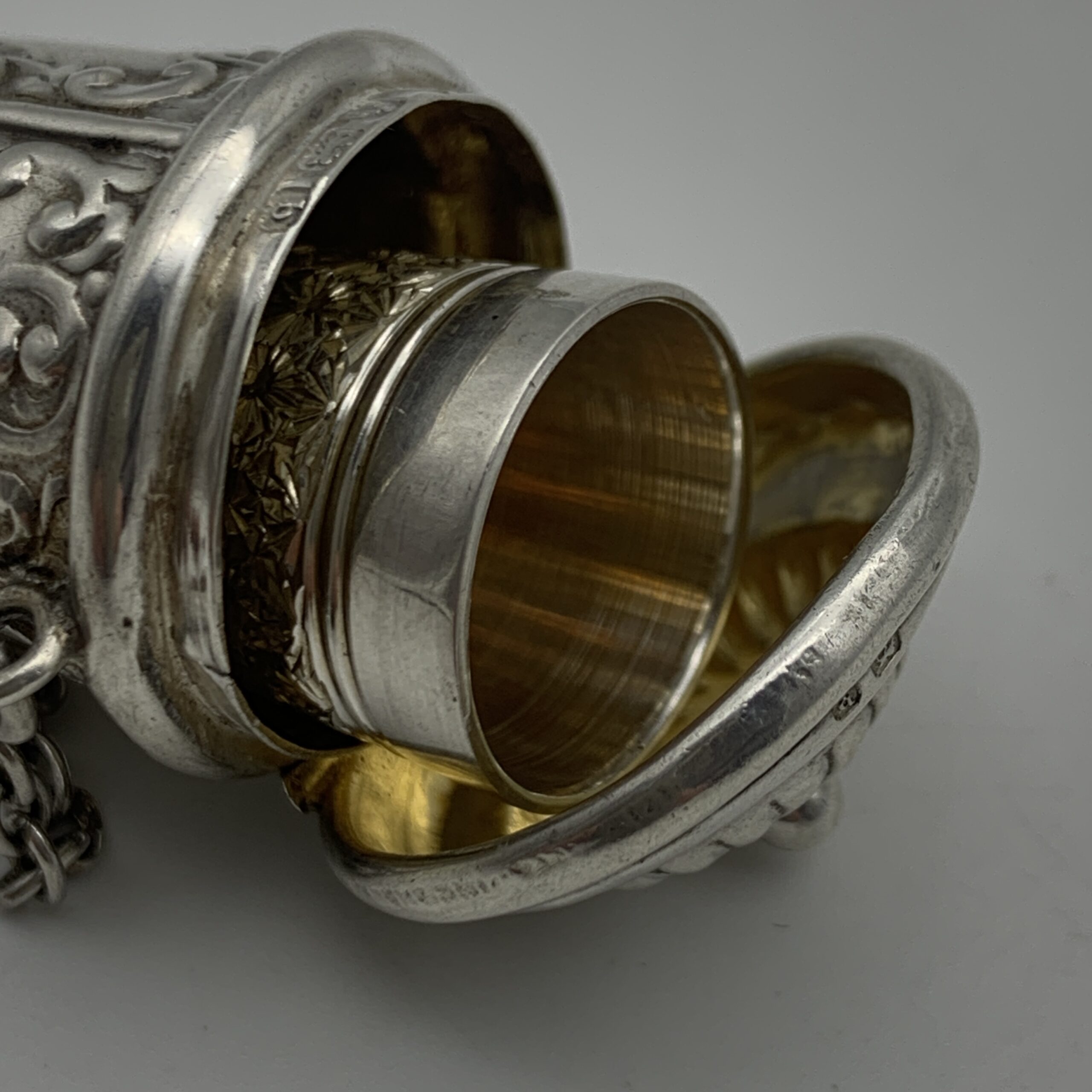 Victorian Silver Chatelaine Thimble Case (1901) - Image 3