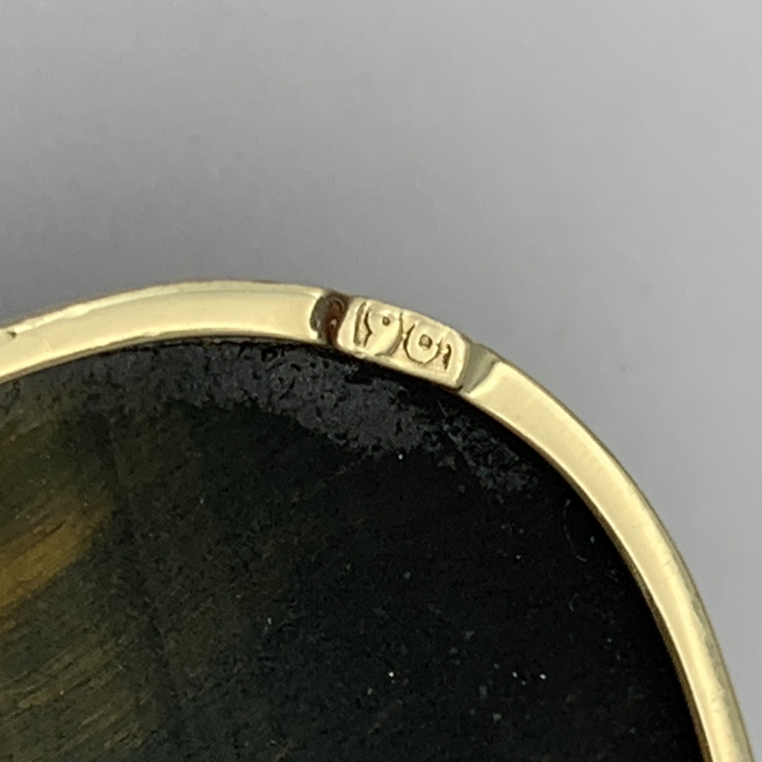 Large Vintage 9ct Gold ‘Hawks Eye’ Enhancer Pendant - Image 7