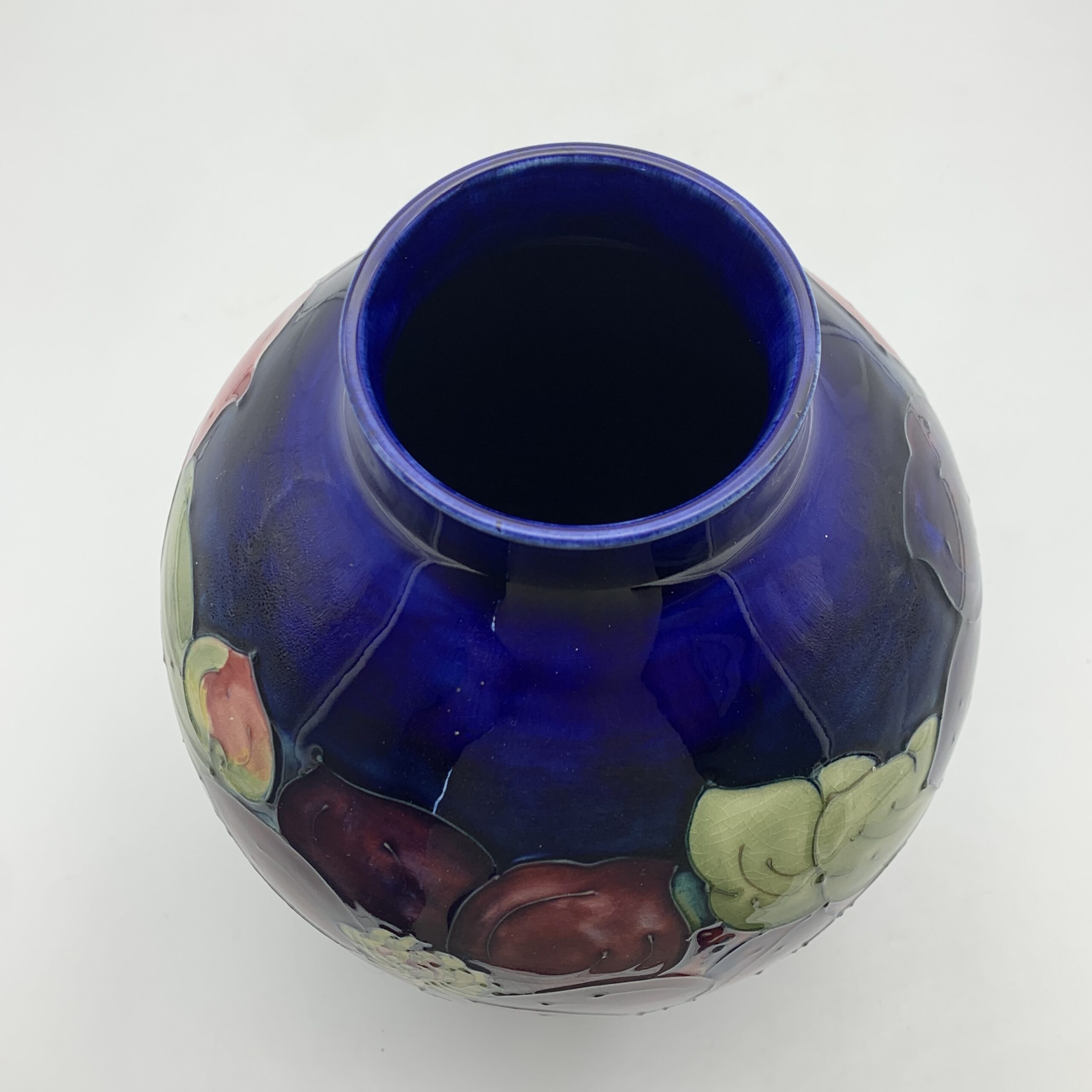 Very Large 1940/50’s Moorcroft ‘Clematis’ Vase (Rare Shape) - Image 10