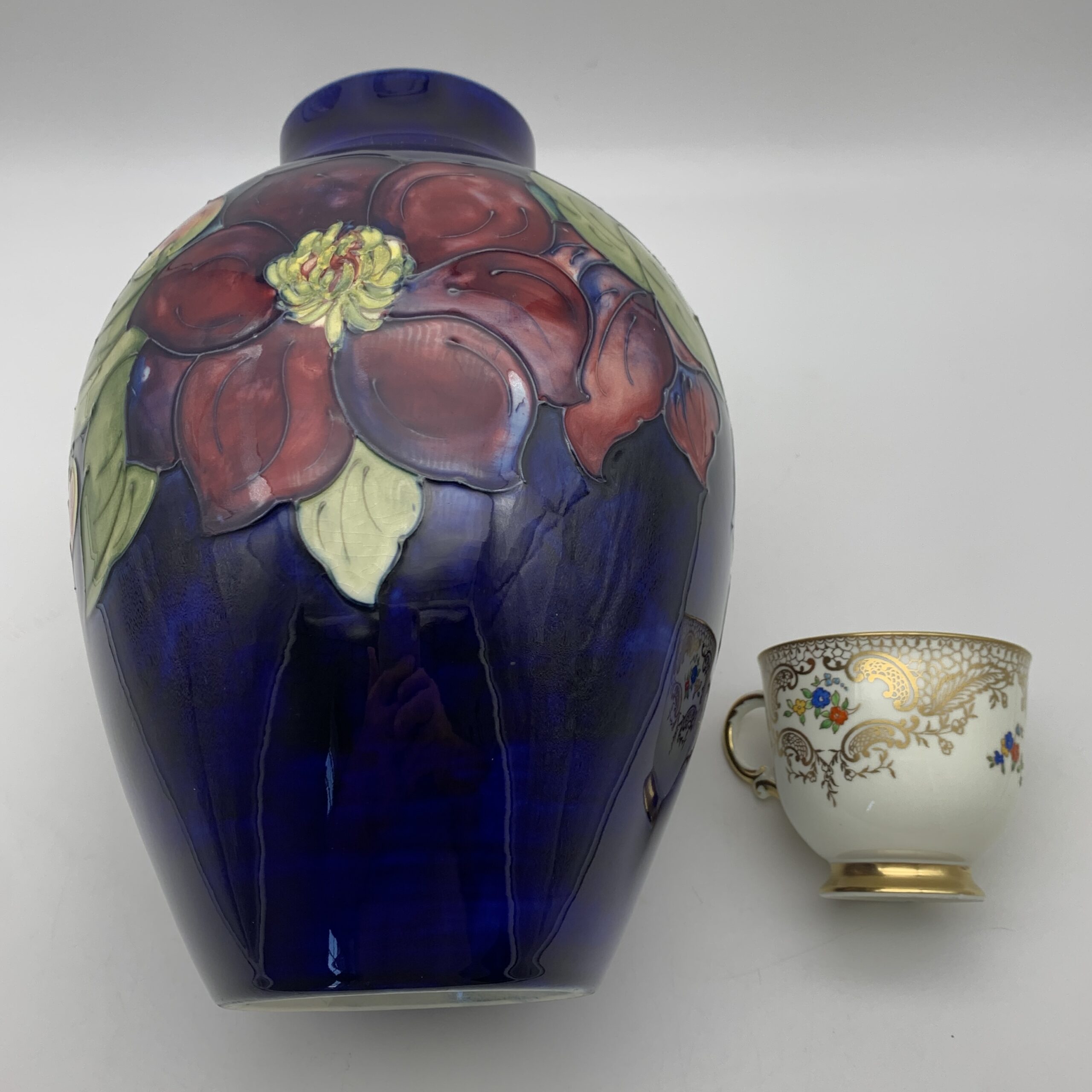 Very Large 1940/50’s Moorcroft ‘Clematis’ Vase (Rare Shape) - Image 6