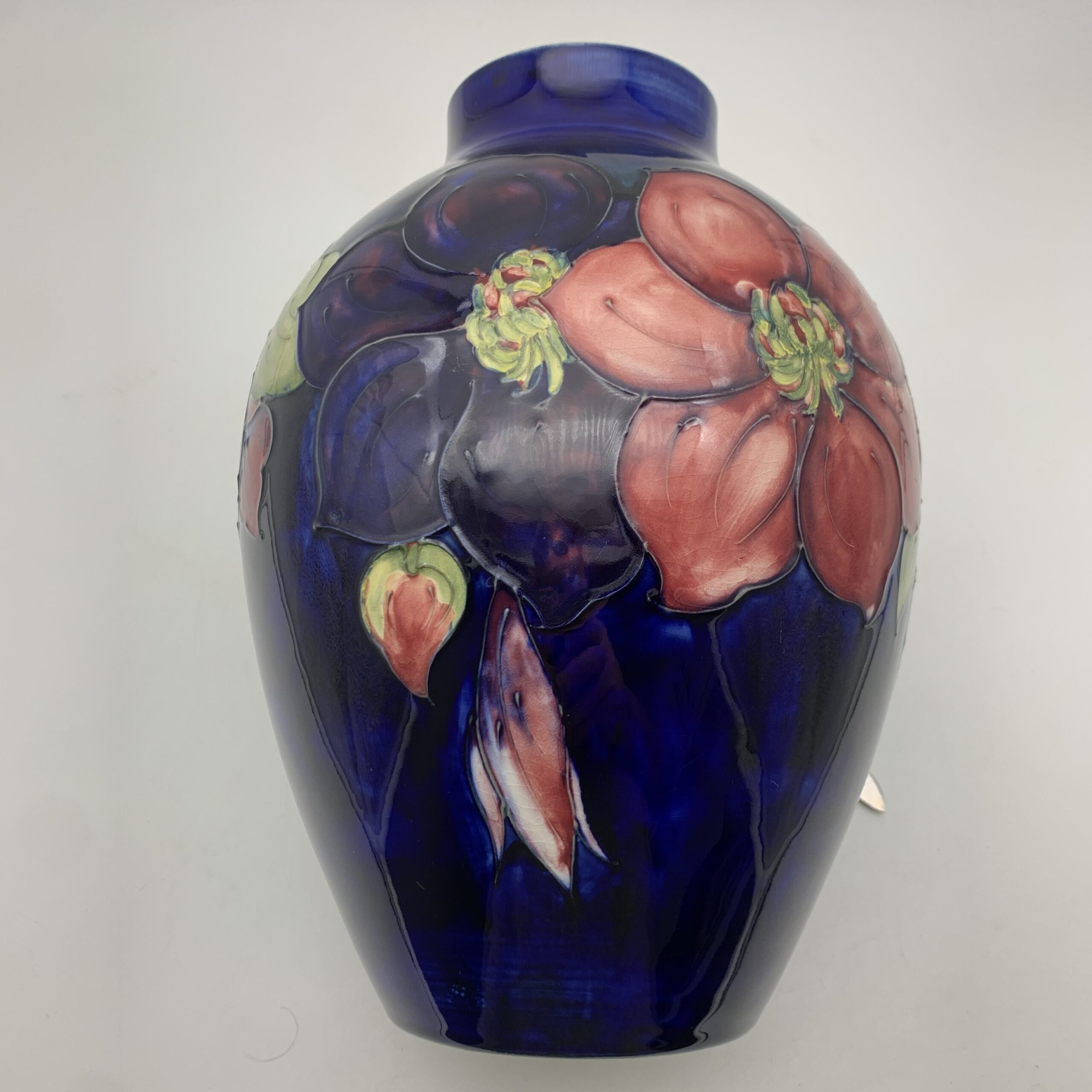 Very Large 1940/50’s Moorcroft ‘Clematis’ Vase (Rare Shape) - Image 3