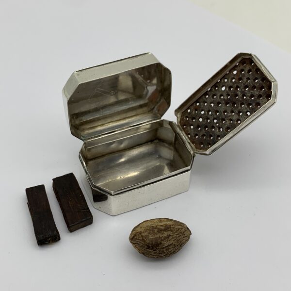 Rare Silver Georgian ‘1798’ Nutmeg Grater (By Ford & Slater)