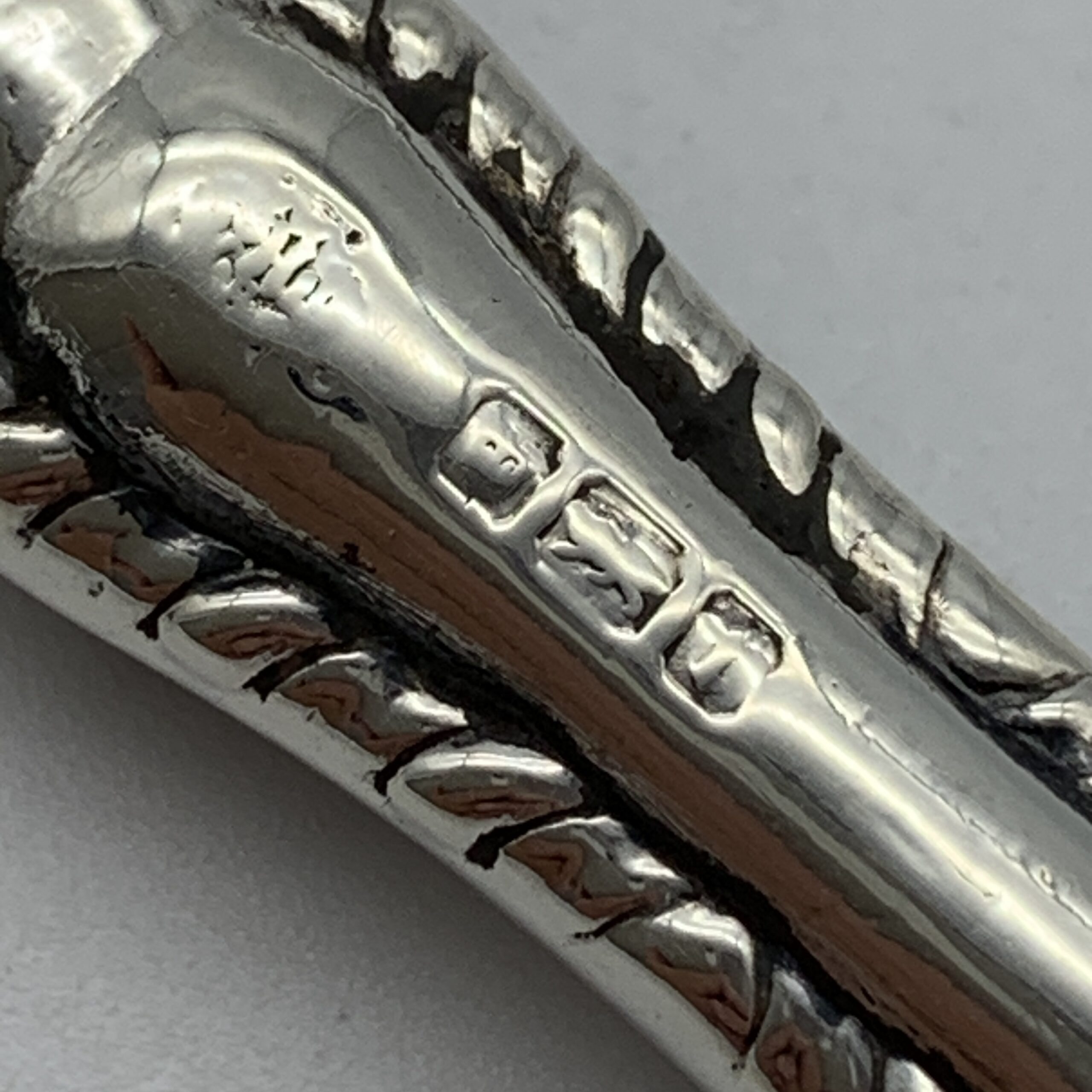 Antique Sterling Silver Cased Butter/Pate Knives (1911) - Image 8