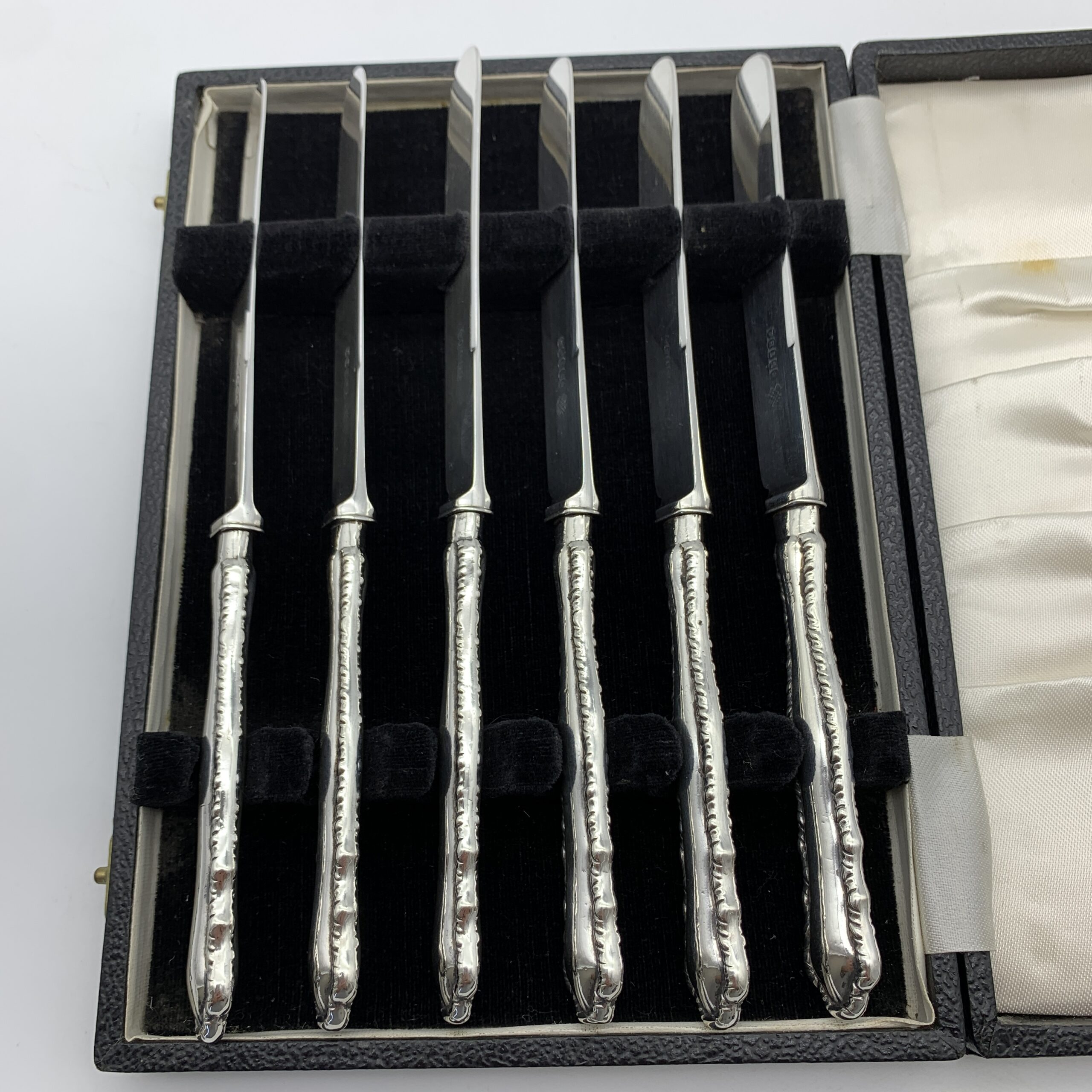 Antique Sterling Silver Cased Butter/Pate Knives (1911) - Image 3