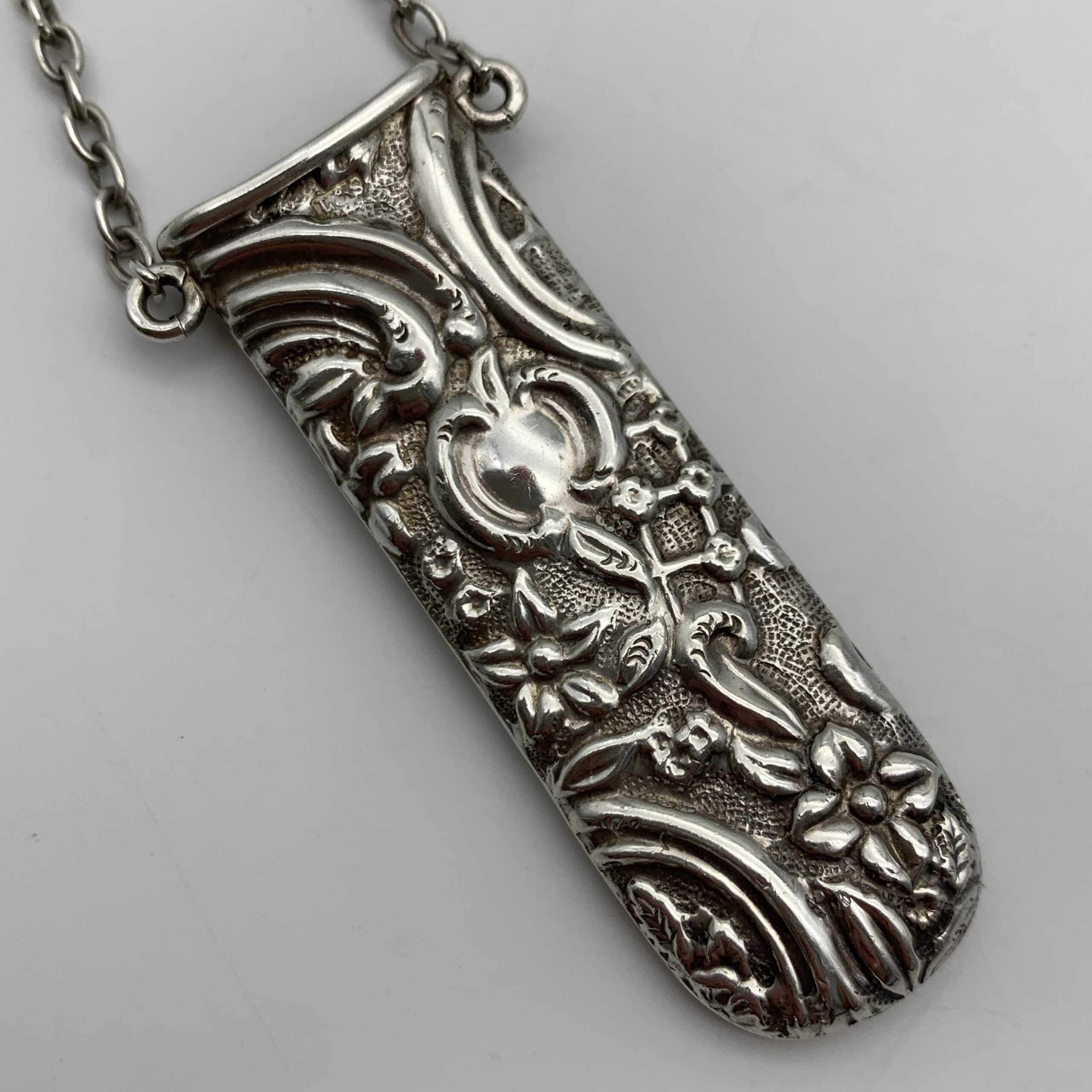 Victorian Silver Chatelaine Scissors Case (1899) - Image 2