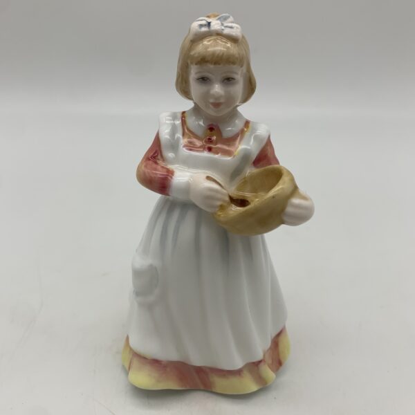 Royal Doulton ‘Mother’s Helper’ Figurine (HN 3650)
