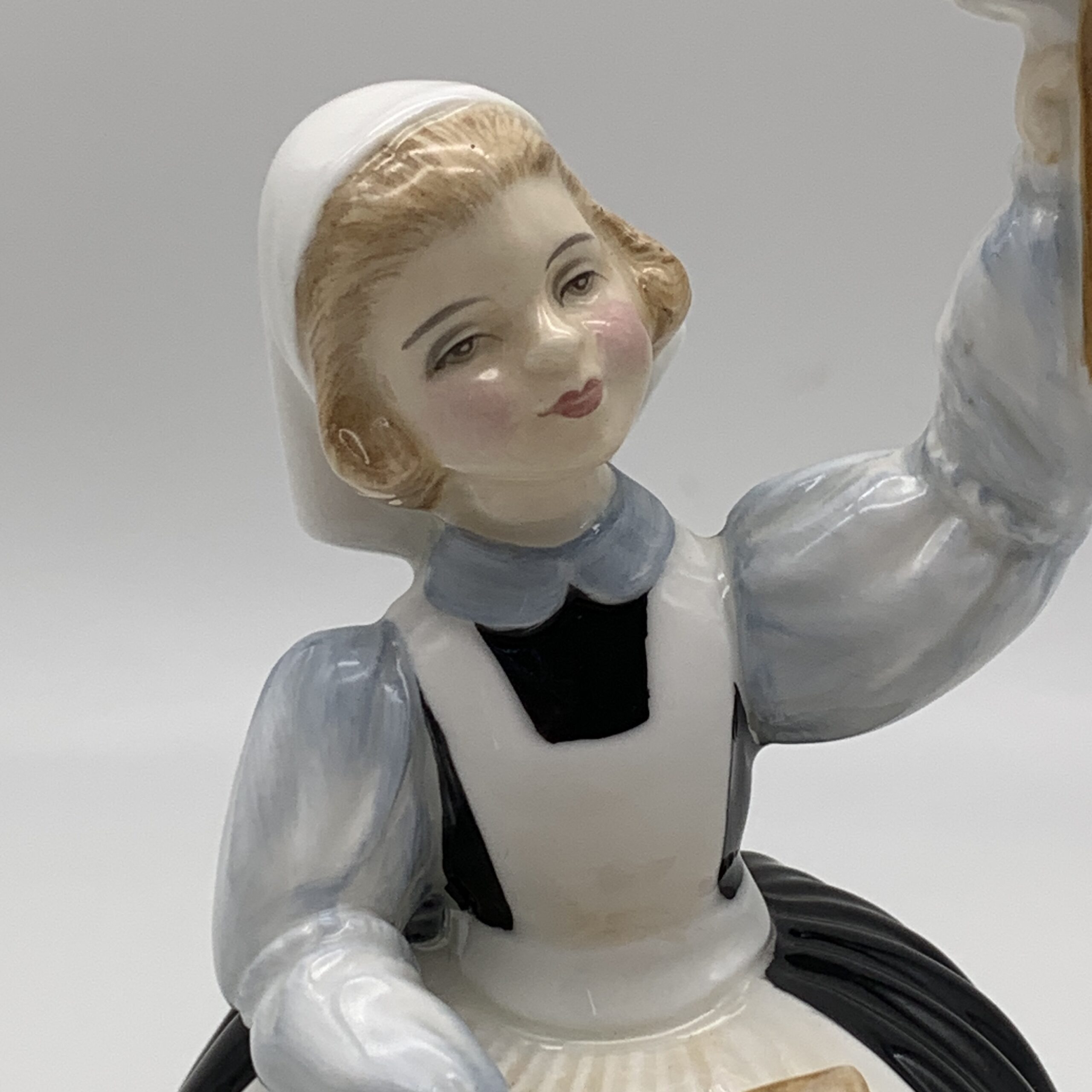 Royal Doulton ‘Mothers Help’ Figurine (HN 2151) - Image 2