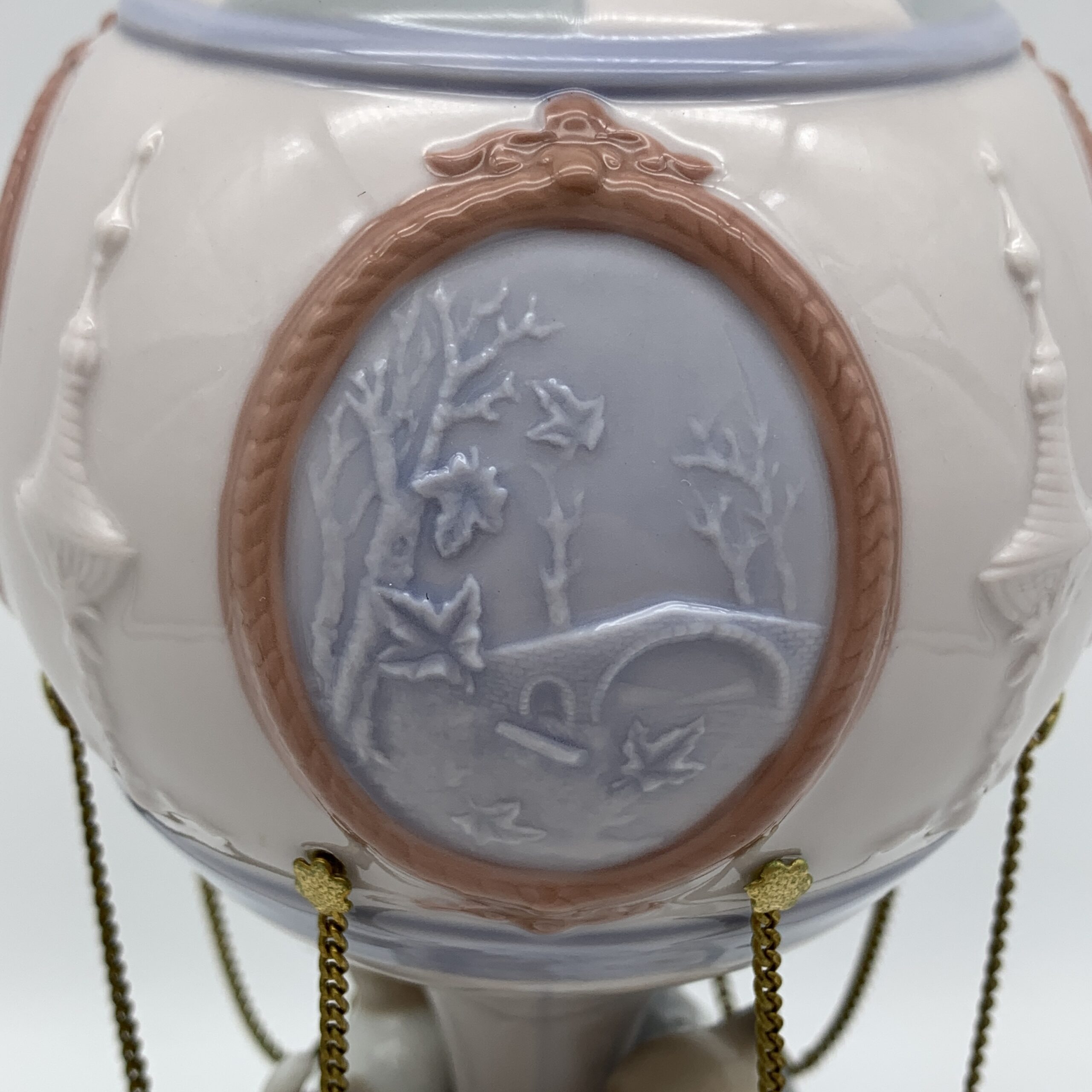 Large Attractive ‘Lladro’ Hot Air Balloon Figurine (Through the Clouds) - Image 5