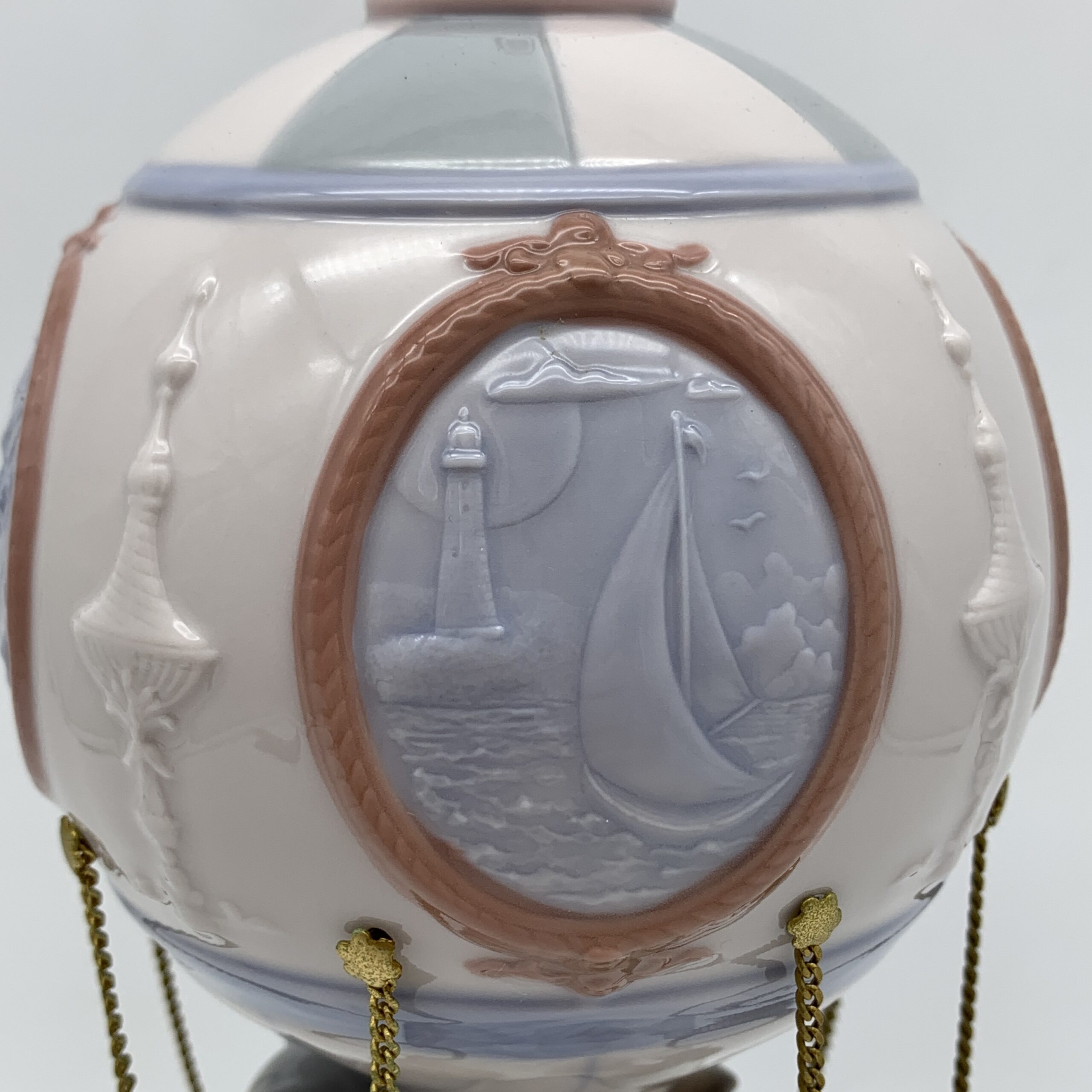 Large Attractive ‘Lladro’ Hot Air Balloon Figurine (Through the Clouds) - Image 8