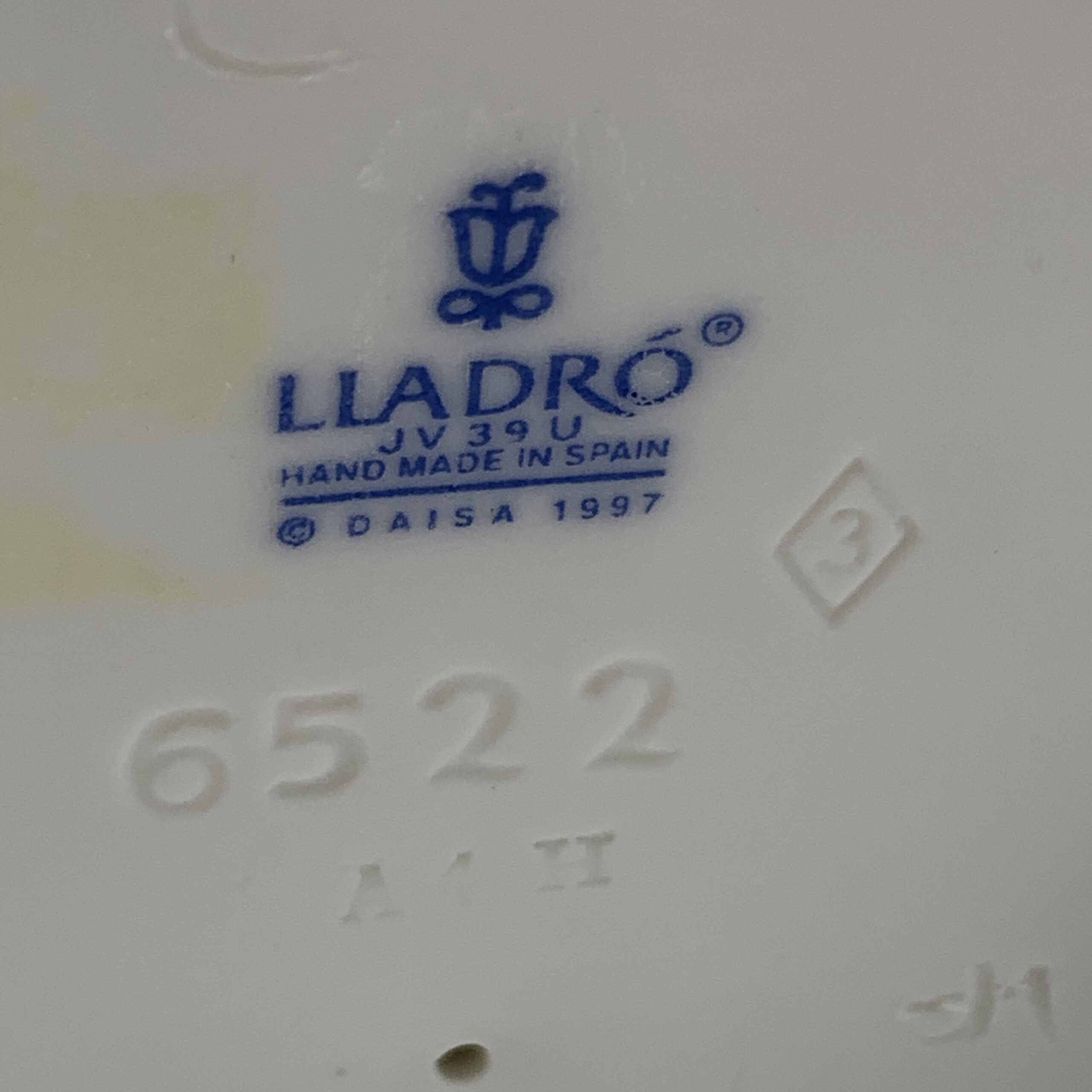 Large Attractive ‘Lladro’ Hot Air Balloon Figurine (Through the Clouds) - Image 13