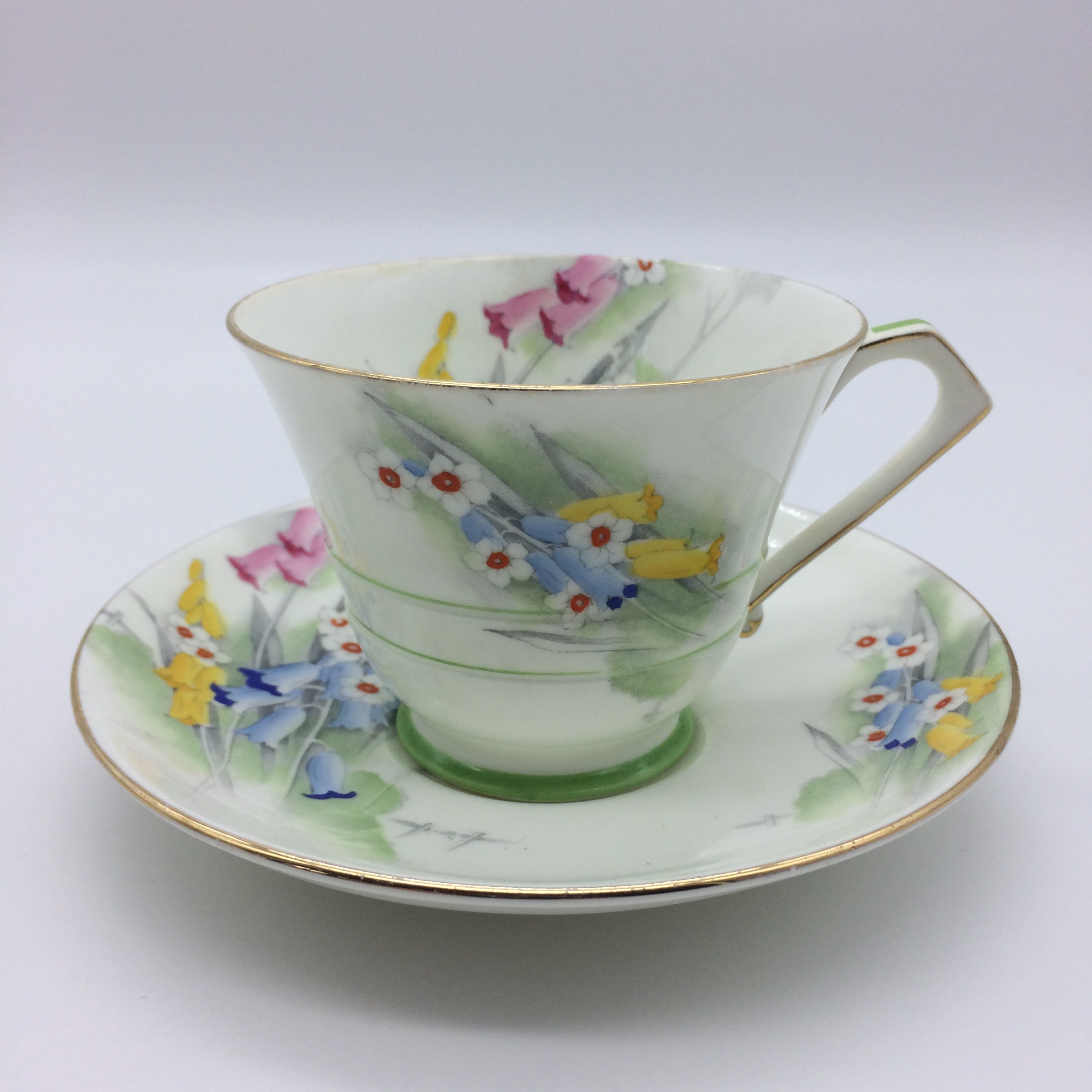 Lovely Art Deco ‘Paragon’ Teacup and Saucer