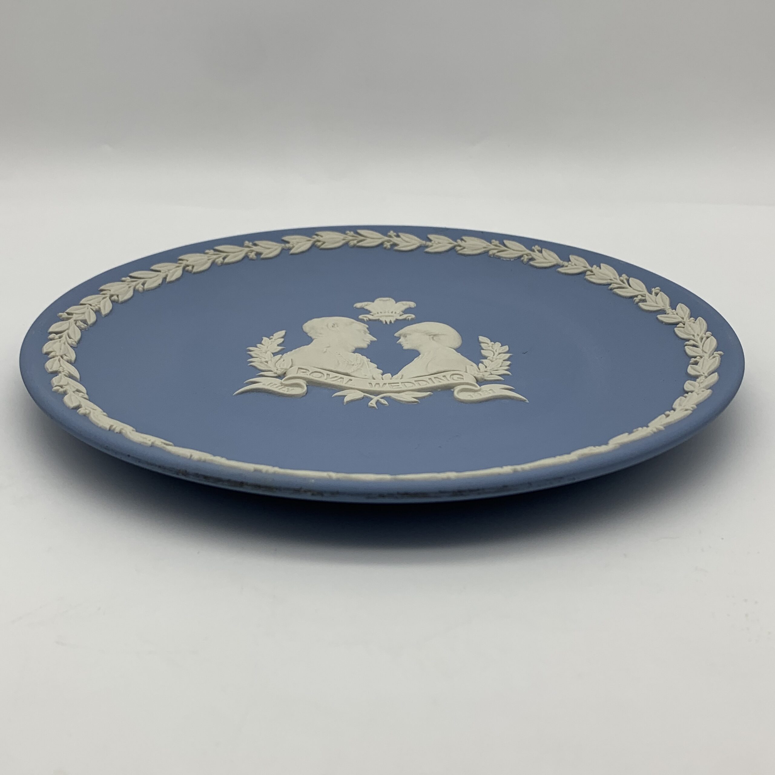 Blue Wedgwood Jasperware Plate (Royal Wedding) - Image 3