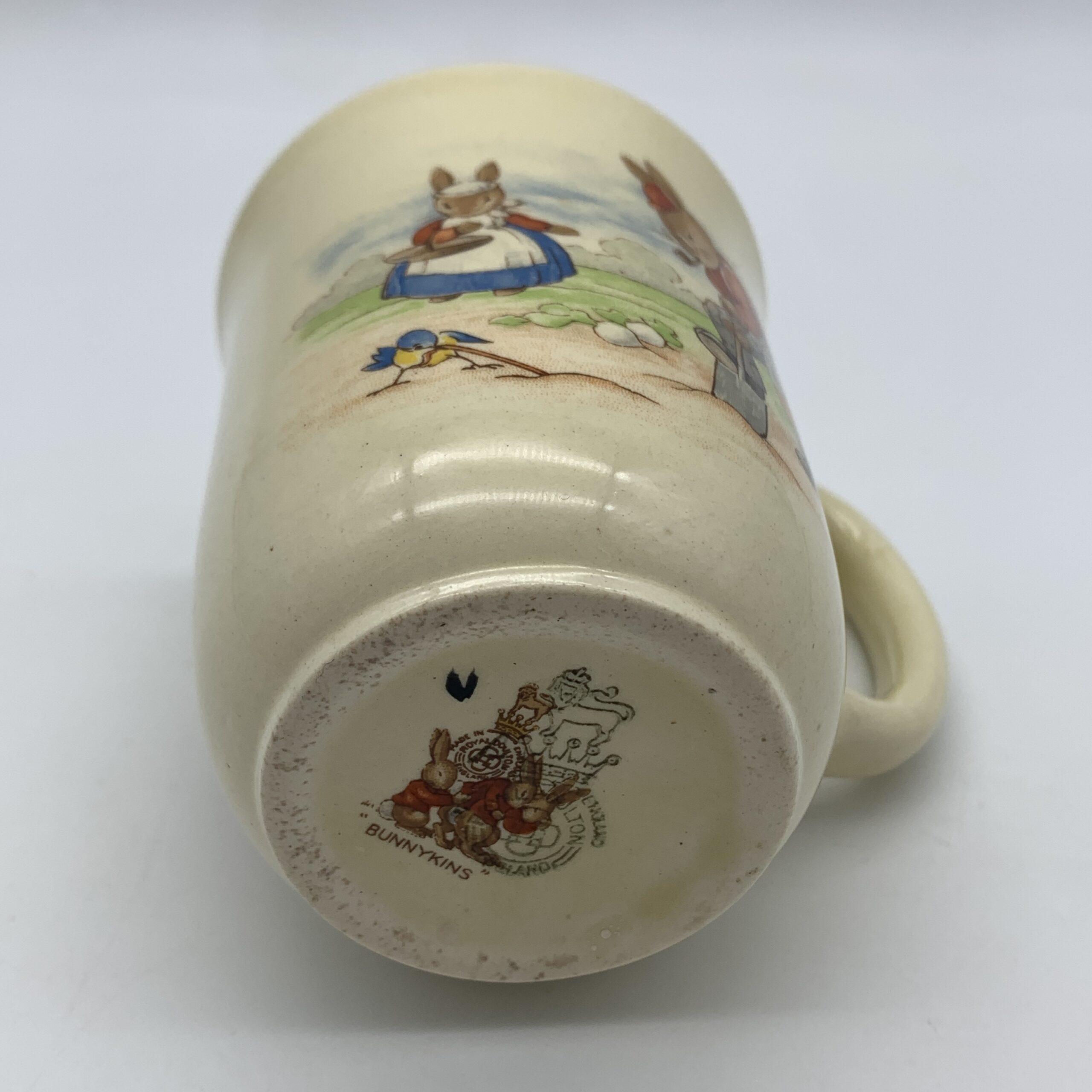 Royal Doulton ‘Gardening’ Bunnykins Mug (Signed) - Image 12