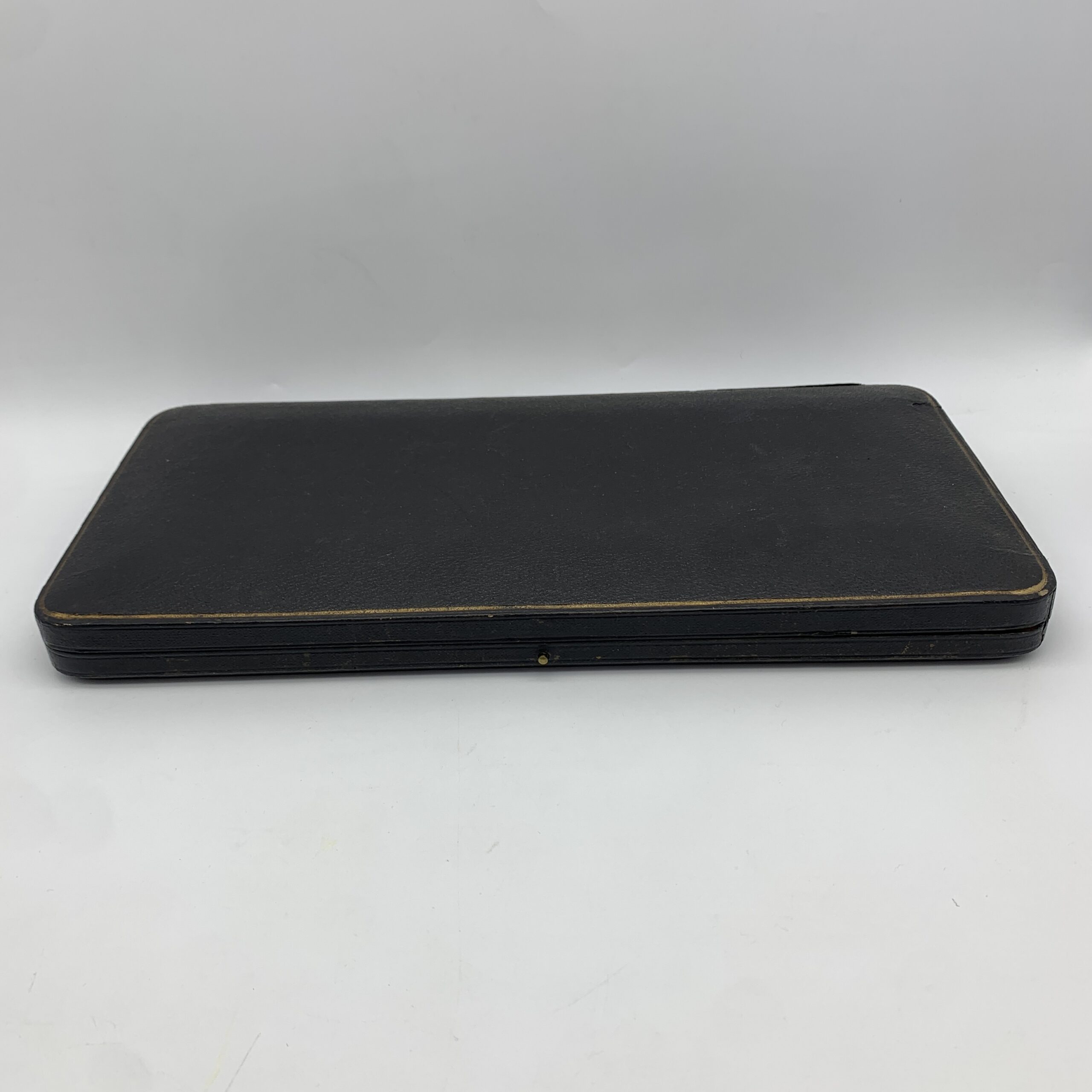 Antique Cased Set of Solid Silver Teaspoons, Sugar Spoon & Tongs (1903) - Image 15