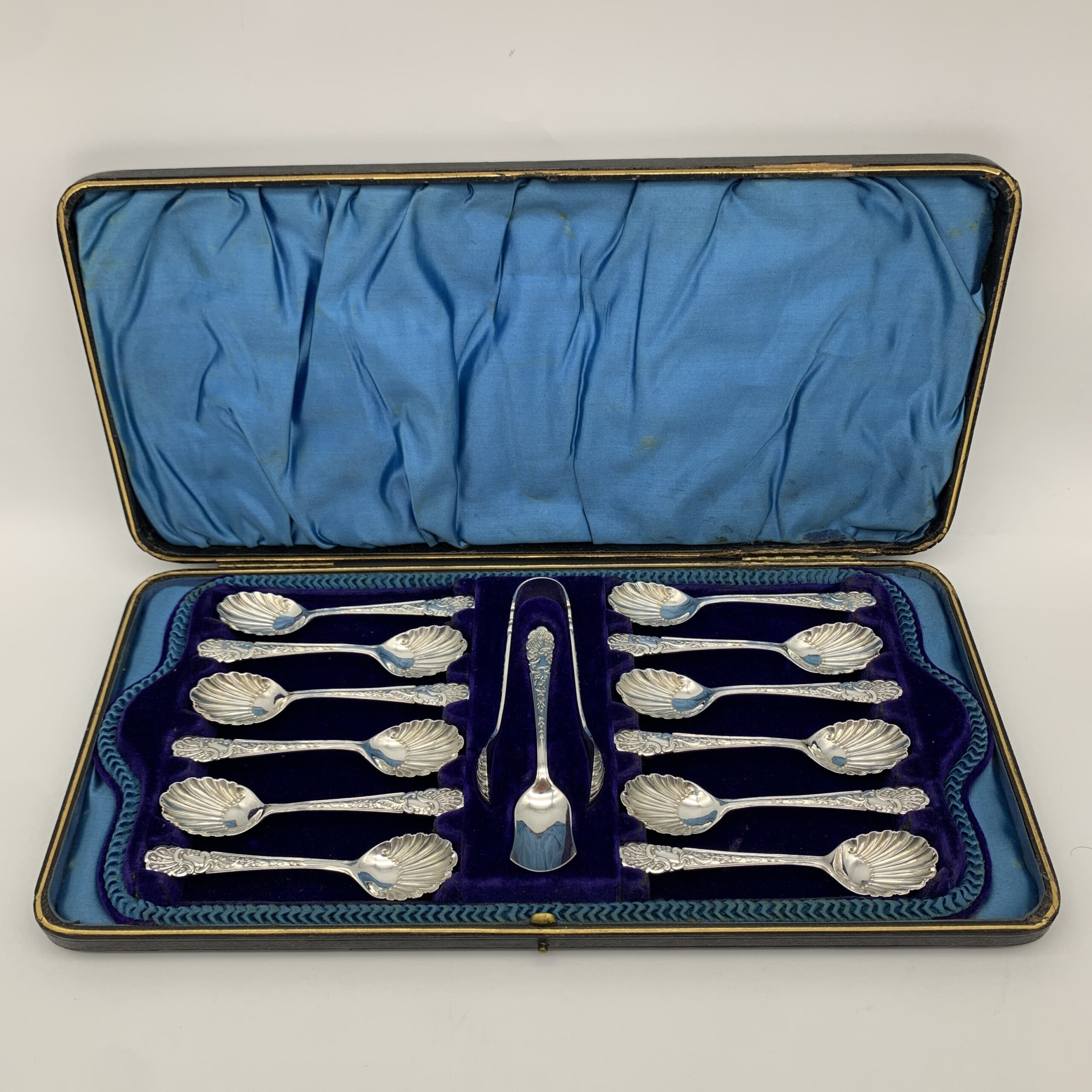 Antique Cased Set of Solid Silver Teaspoons, Sugar Spoon & Tongs (1903)