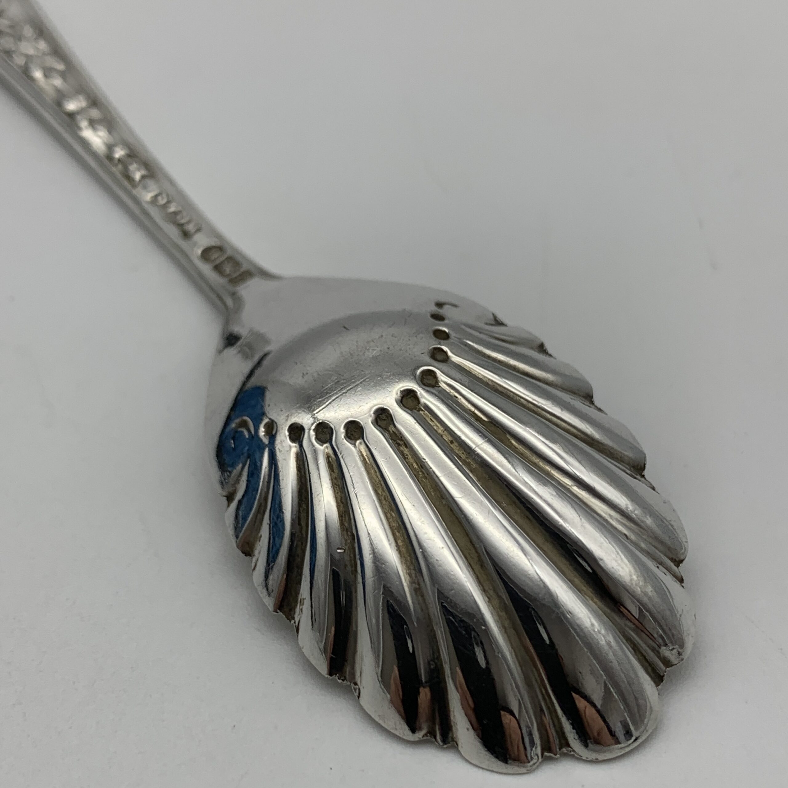 Antique Cased Set of Solid Silver Teaspoons, Sugar Spoon & Tongs (1903) - Image 12