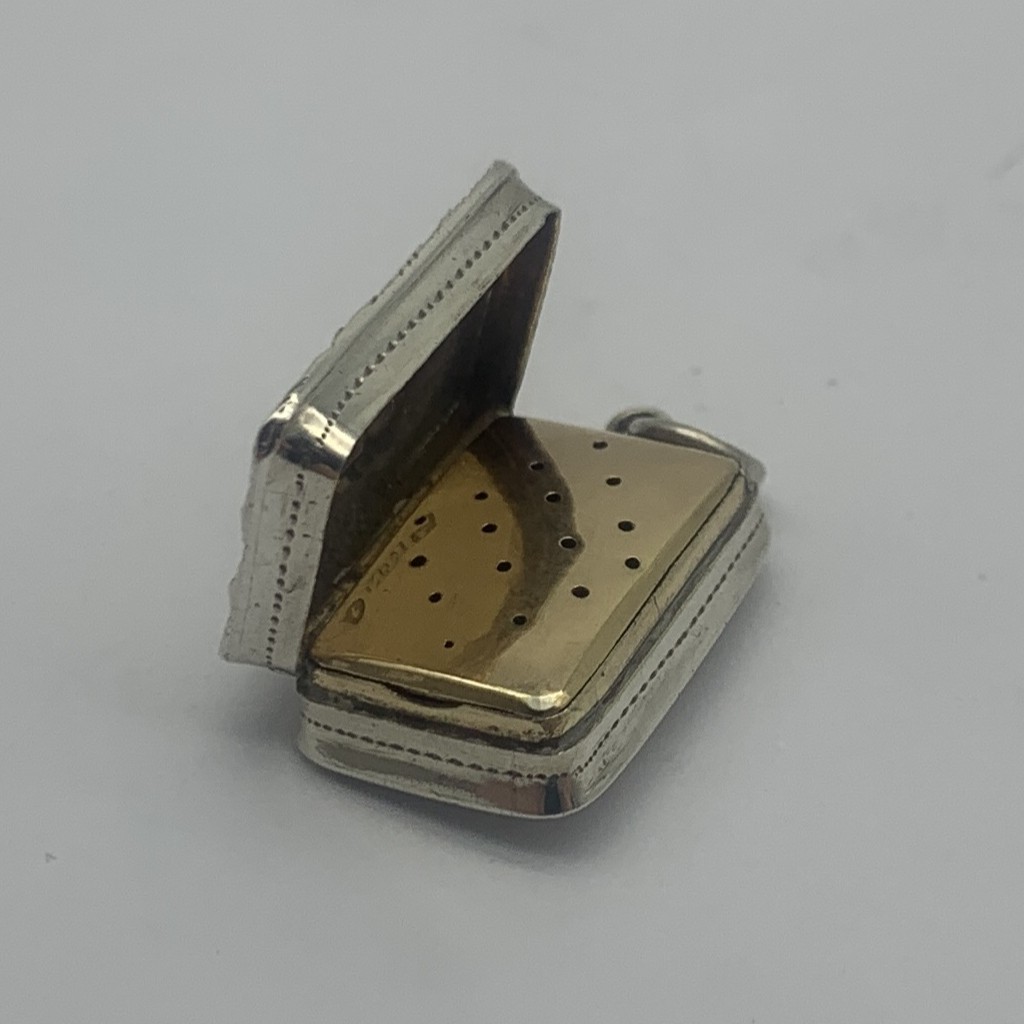 Early Victorian Silver Vinaigrette (Nathaniel Mills) - Image 2