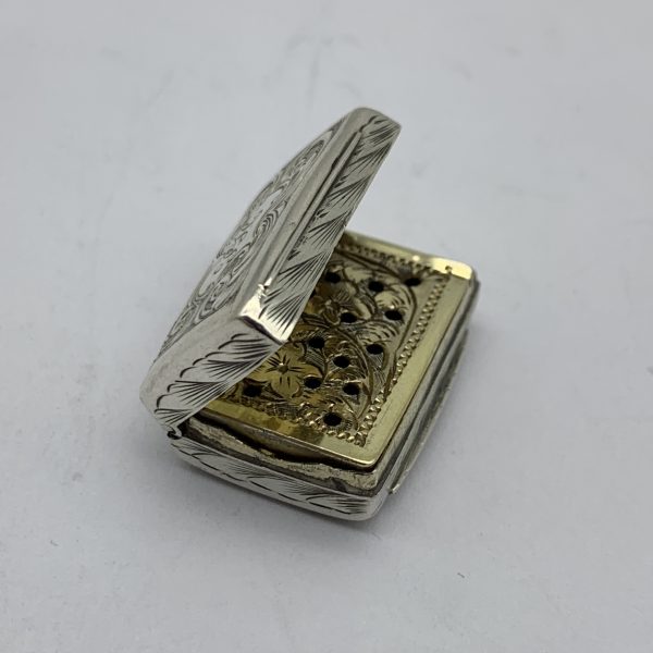 Early Victorian Silver Vinaigrette (1847)