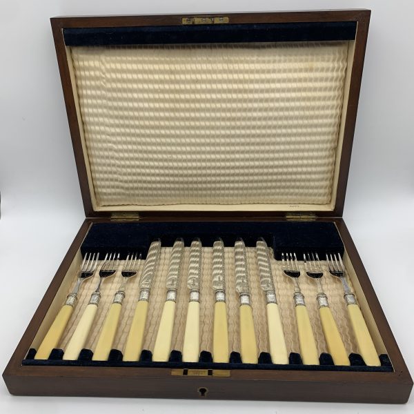 Antique Cased English Dessert/Fruit Knives & Forks Set