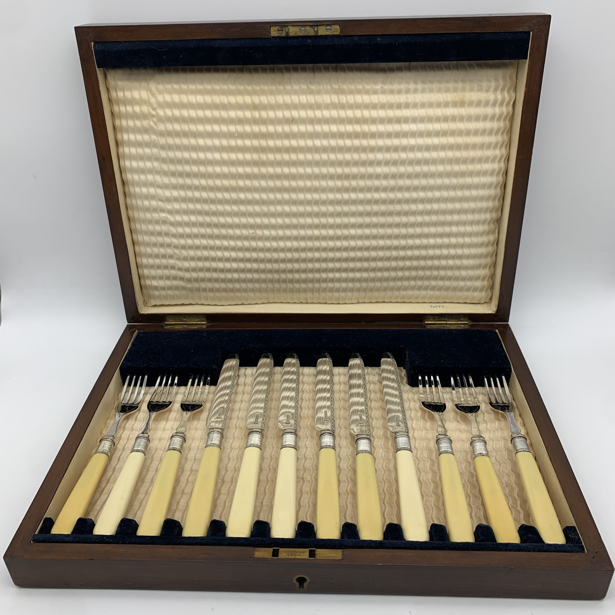 Antique Cased English Dessert/Fruit Knives & Forks Set