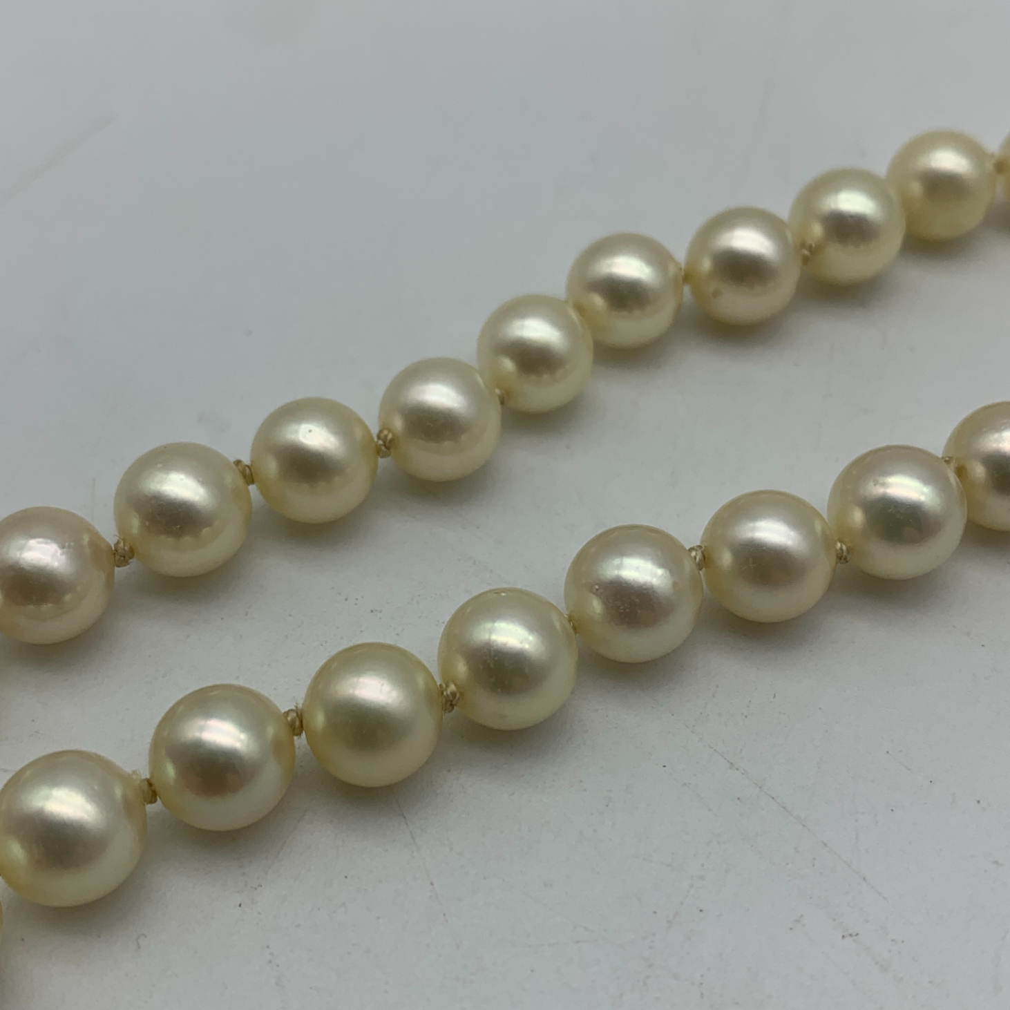 Vintage Cultured Pearl Necklace with 9ct Garnet & Opal Clasp - Image 3