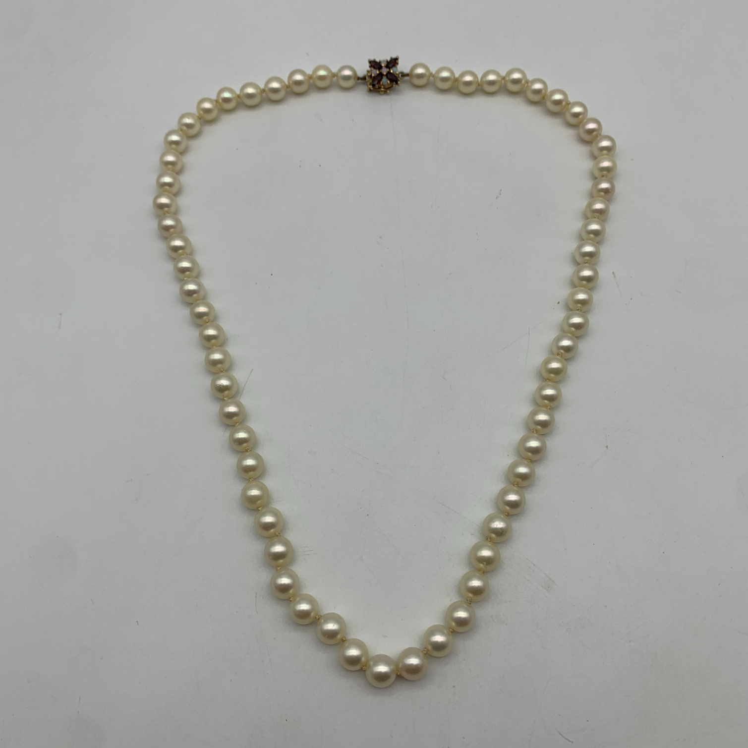 Vintage Cultured Pearl Necklace with 9ct Garnet & Opal Clasp - Image 2