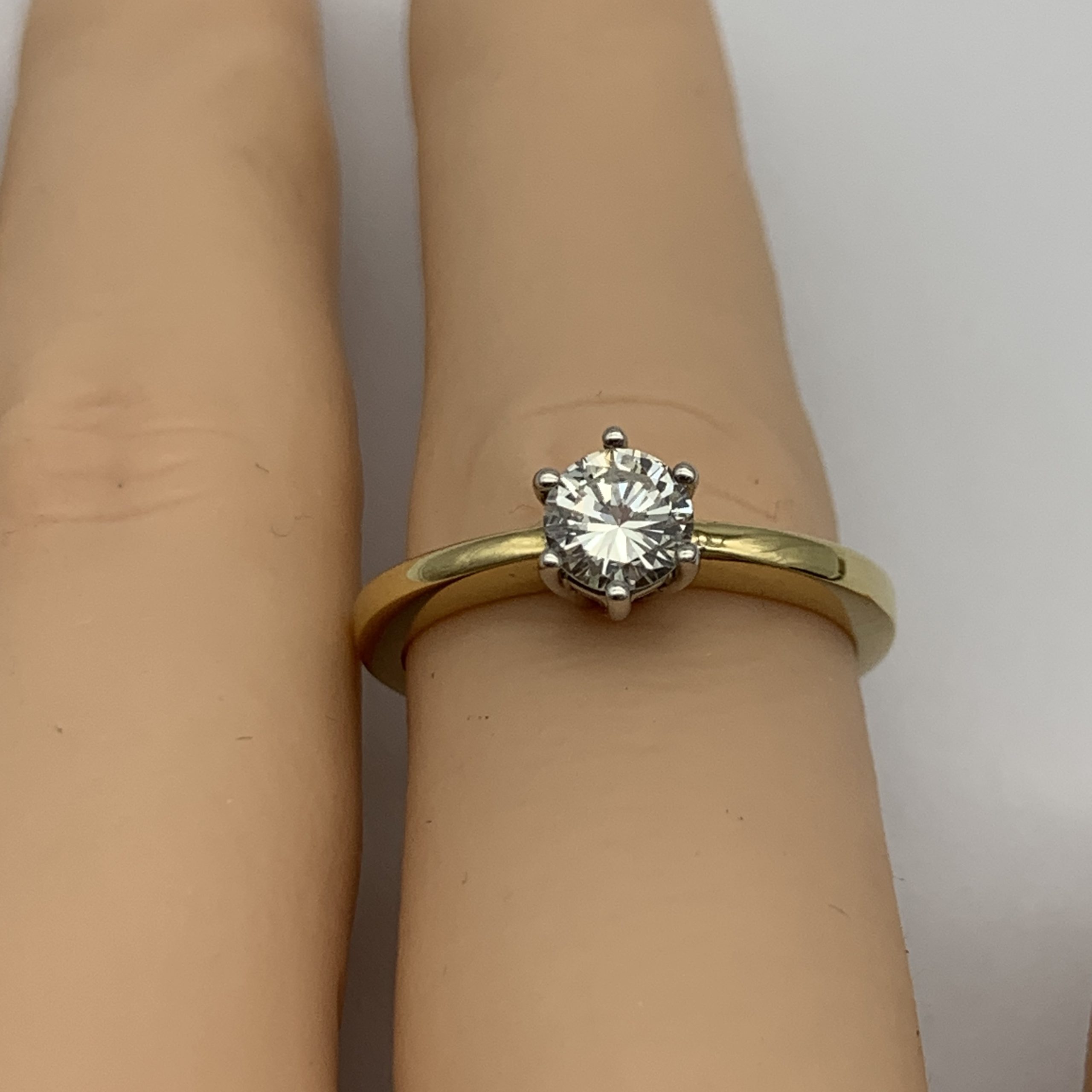 18ct Gold & Diamond Solitaire Ring - Image 3