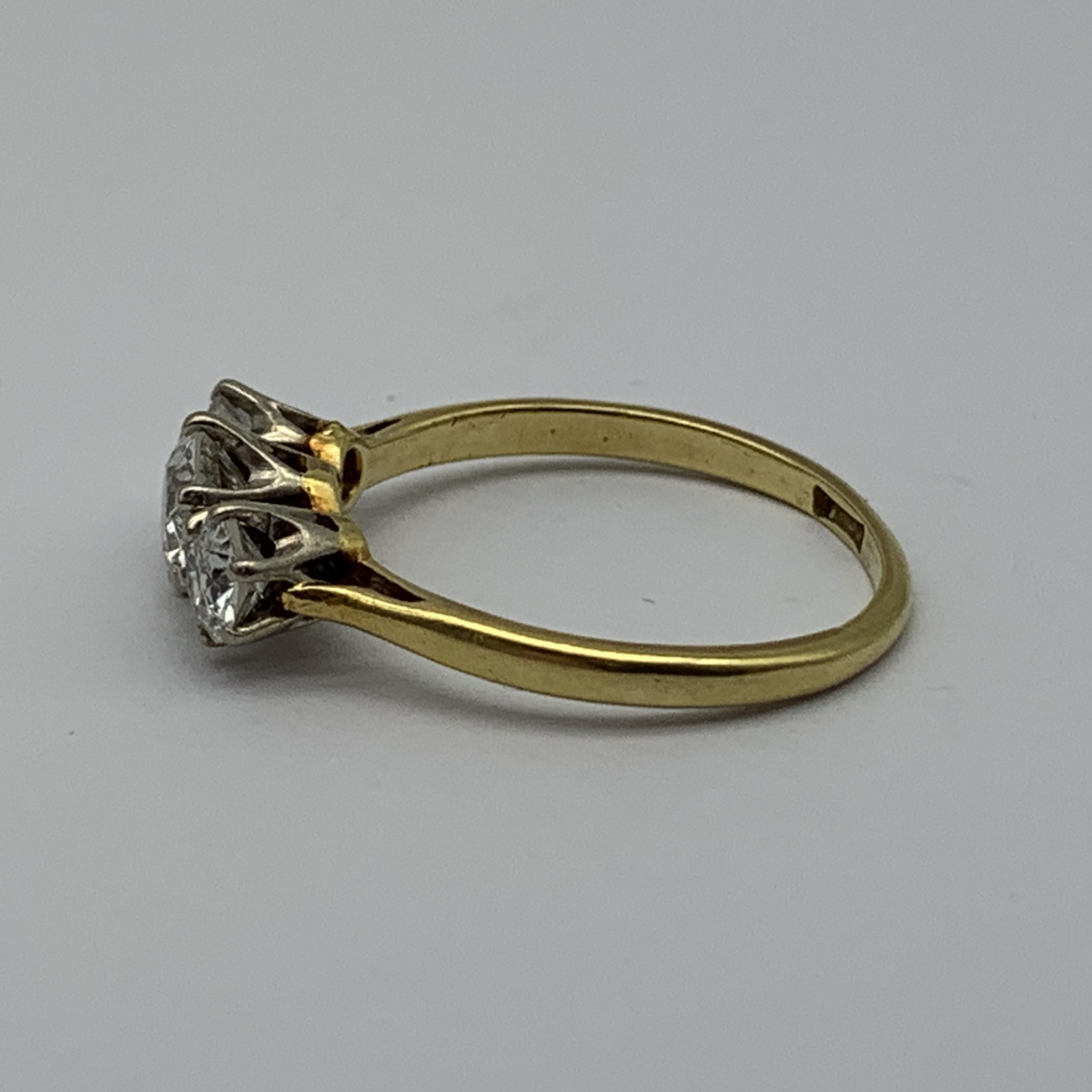 Antique 18ct Gold & Diamond Trilogy Ring - Image 5