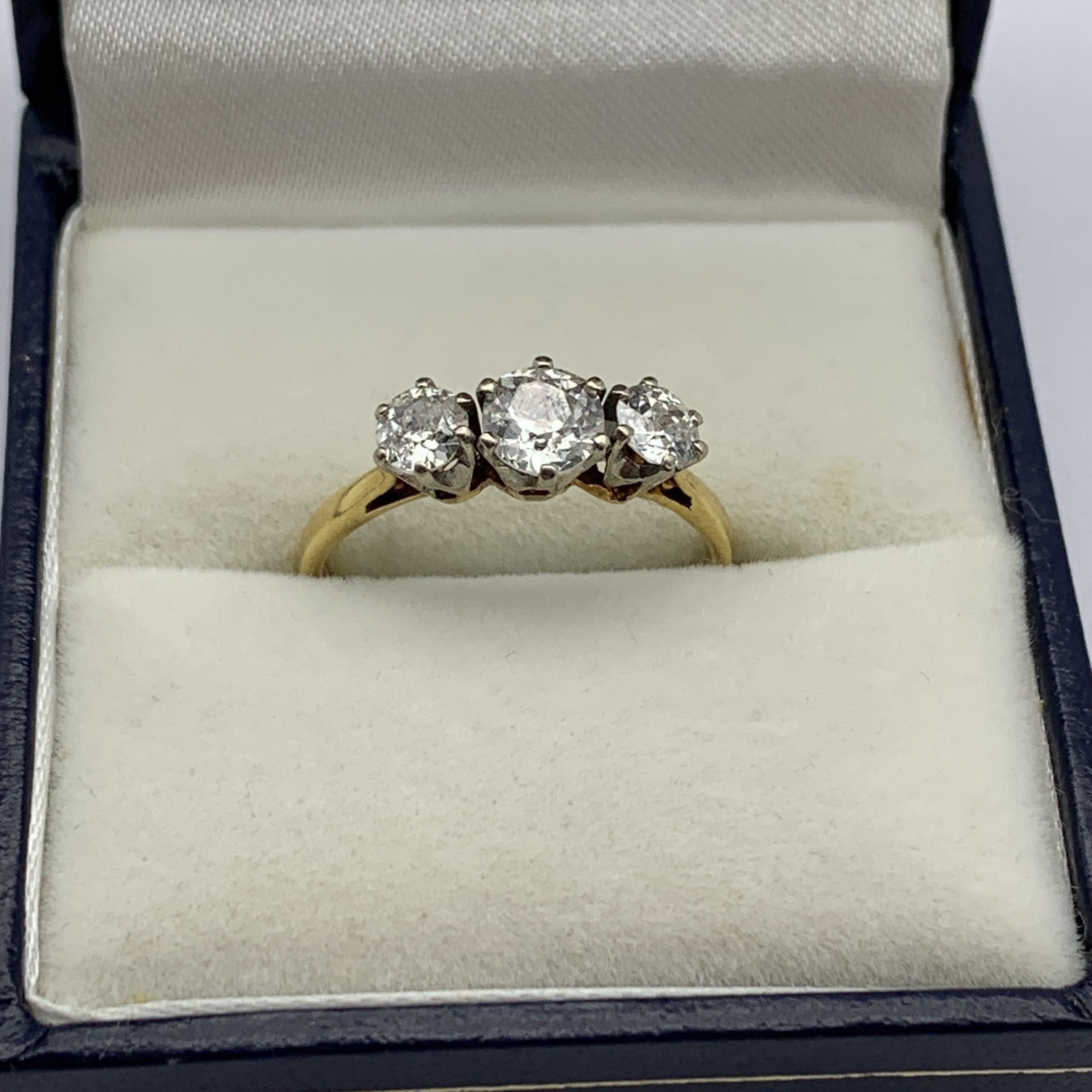 Antique 18ct Gold & Diamond Trilogy Ring - Image 4