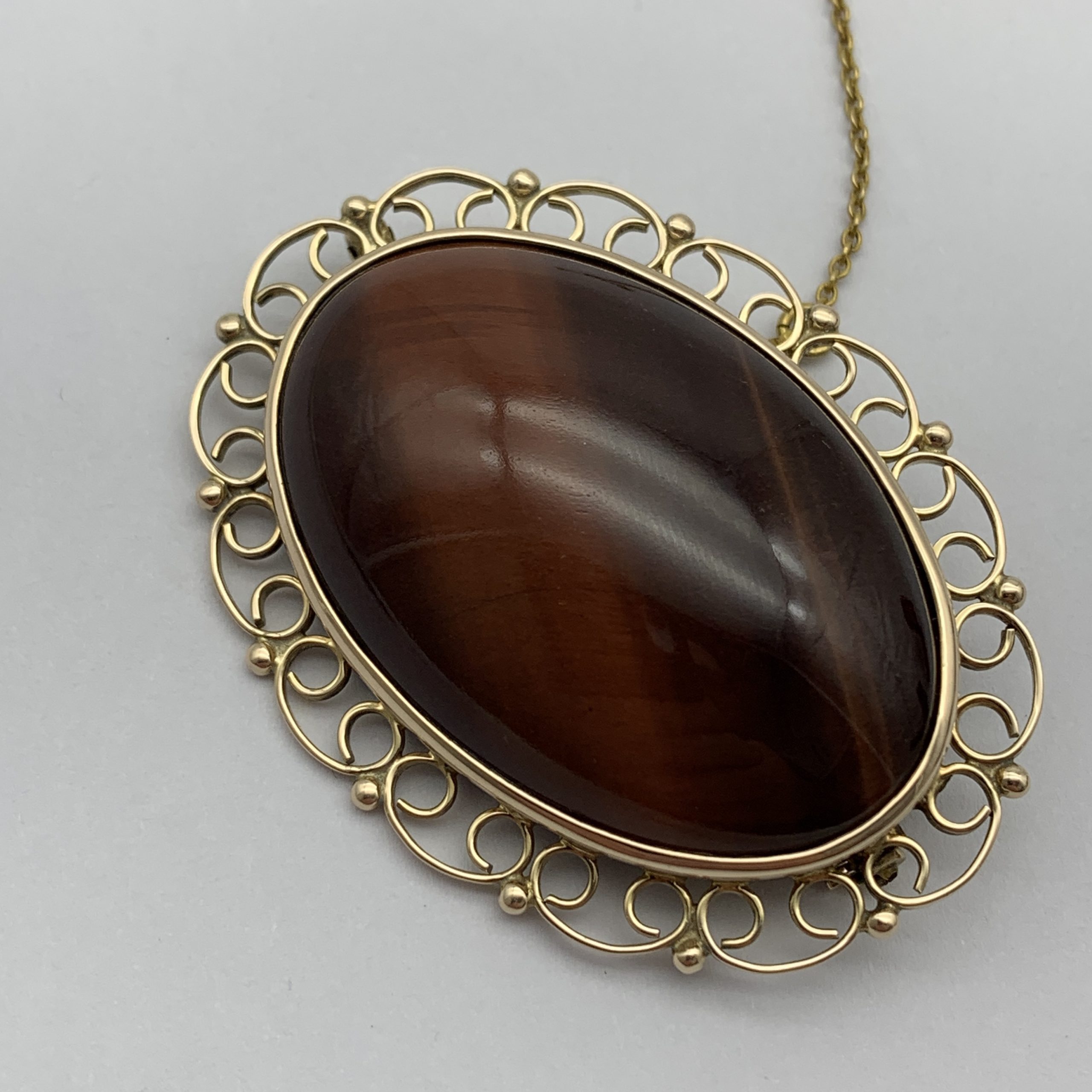 Early 9ct Rose Gold ‘Red Tigers Eye’ Brooch