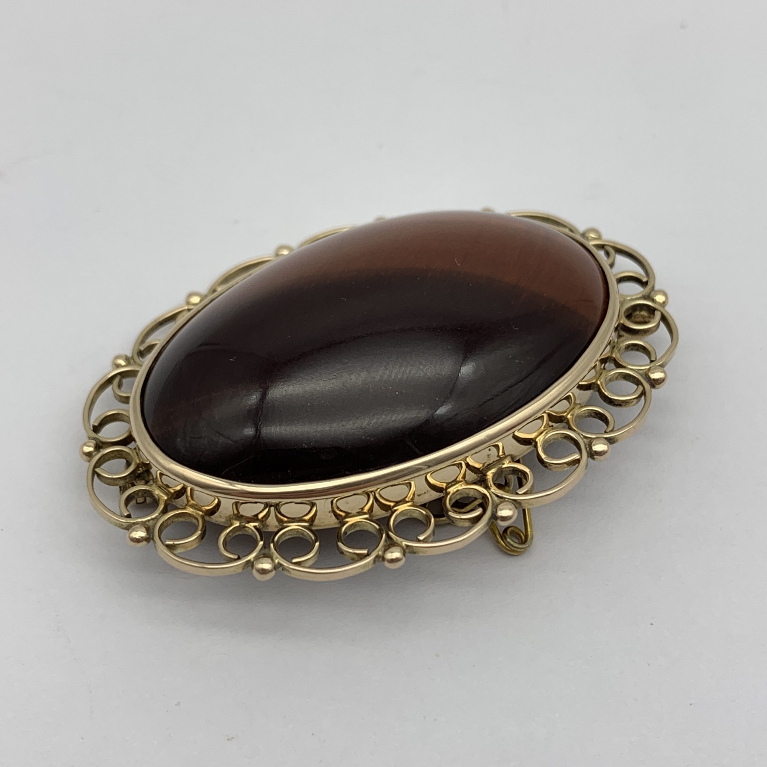 Early 9ct Rose Gold ‘Red Tigers Eye’ Brooch - Image 4