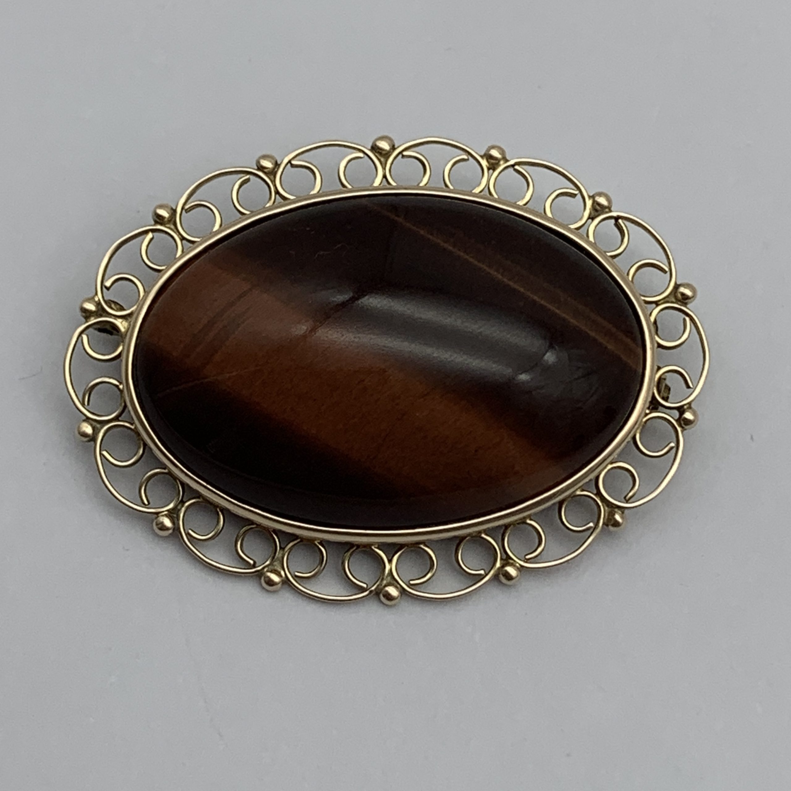 Early 9ct Rose Gold ‘Red Tigers Eye’ Brooch - Image 2