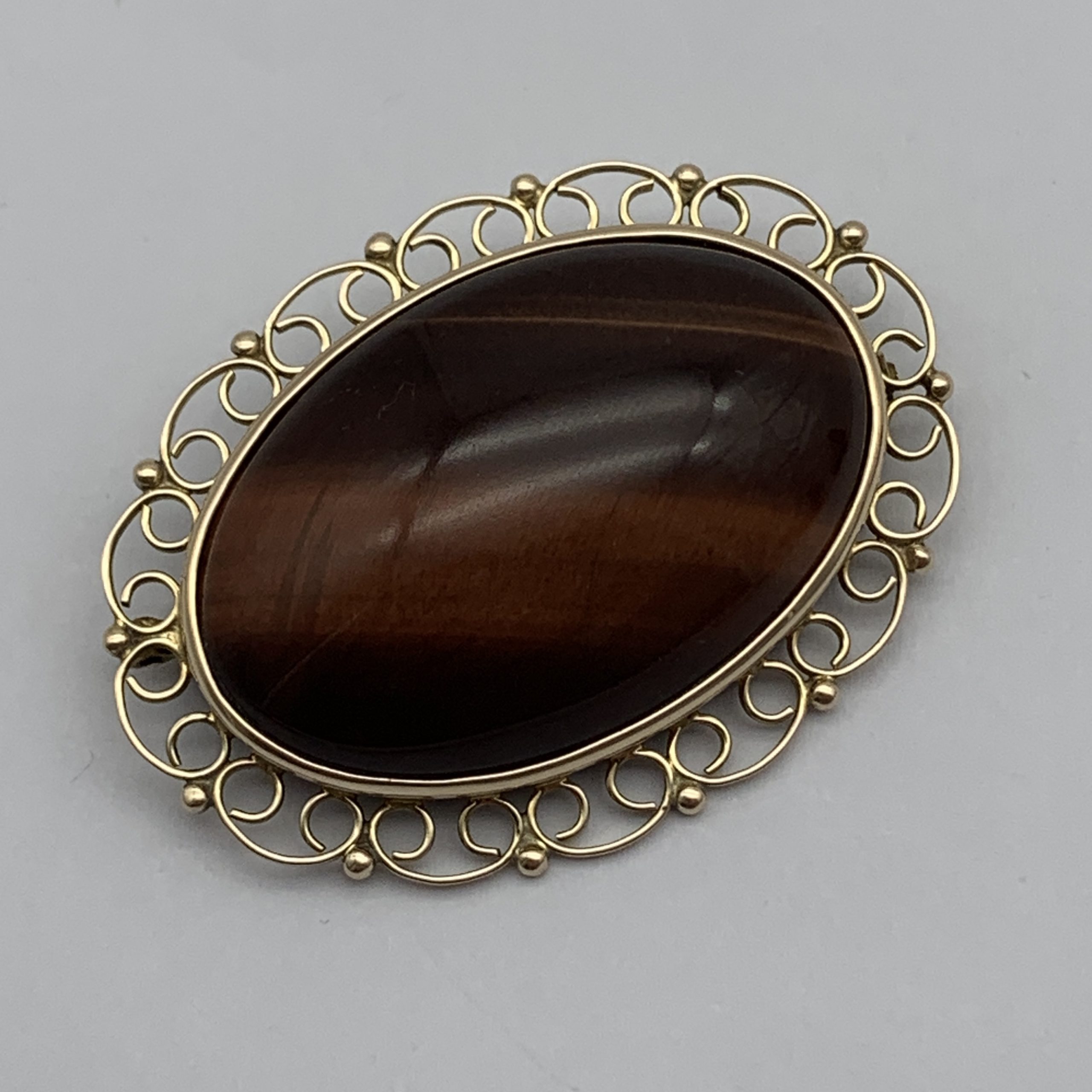 Early 9ct Rose Gold ‘Red Tigers Eye’ Brooch - Image 3