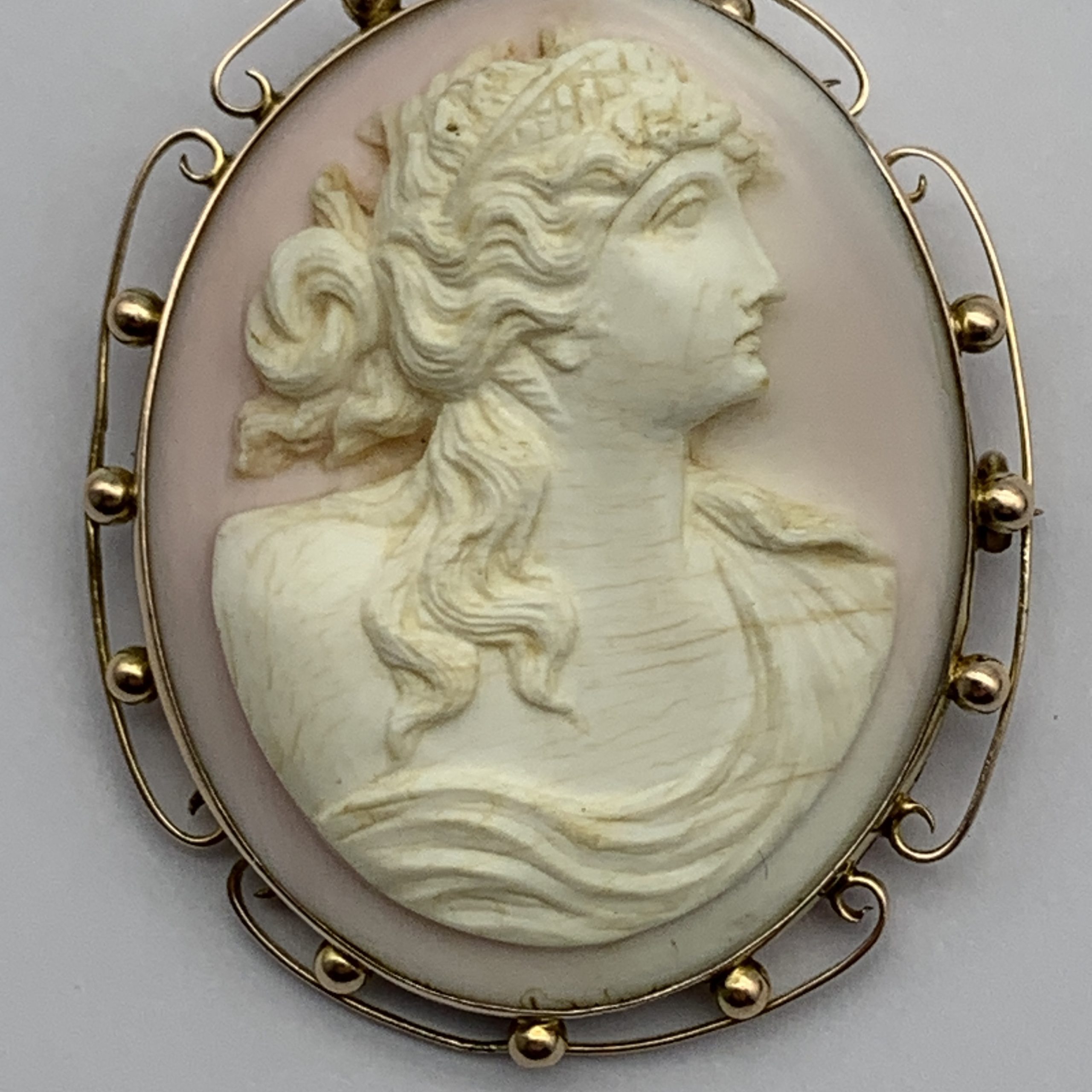 Victorian 9ct Gold ‘Angel Skin’ Coral Cameo Brooch - Image 2