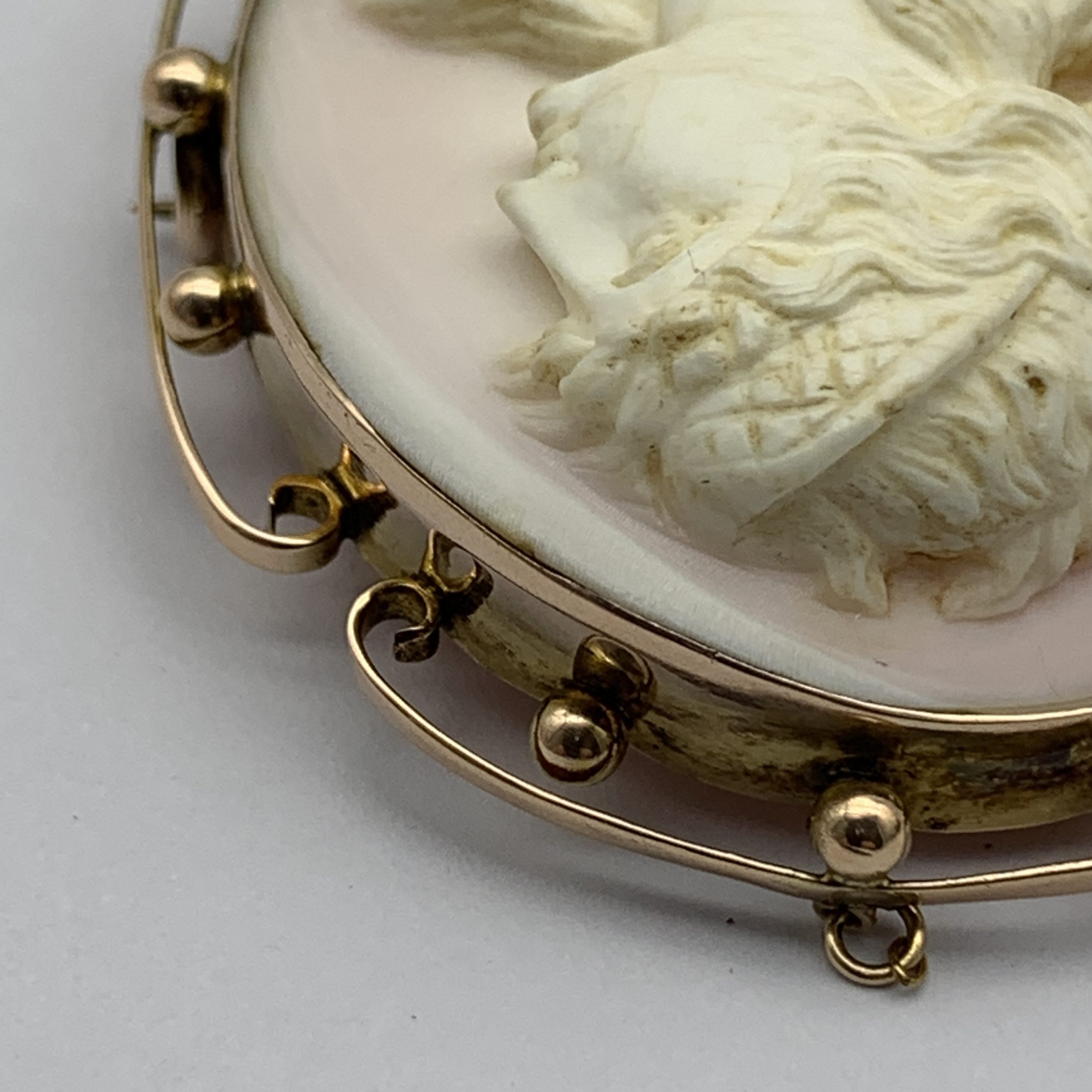 Victorian 9ct Gold ‘Angel Skin’ Coral Cameo Brooch - Image 3
