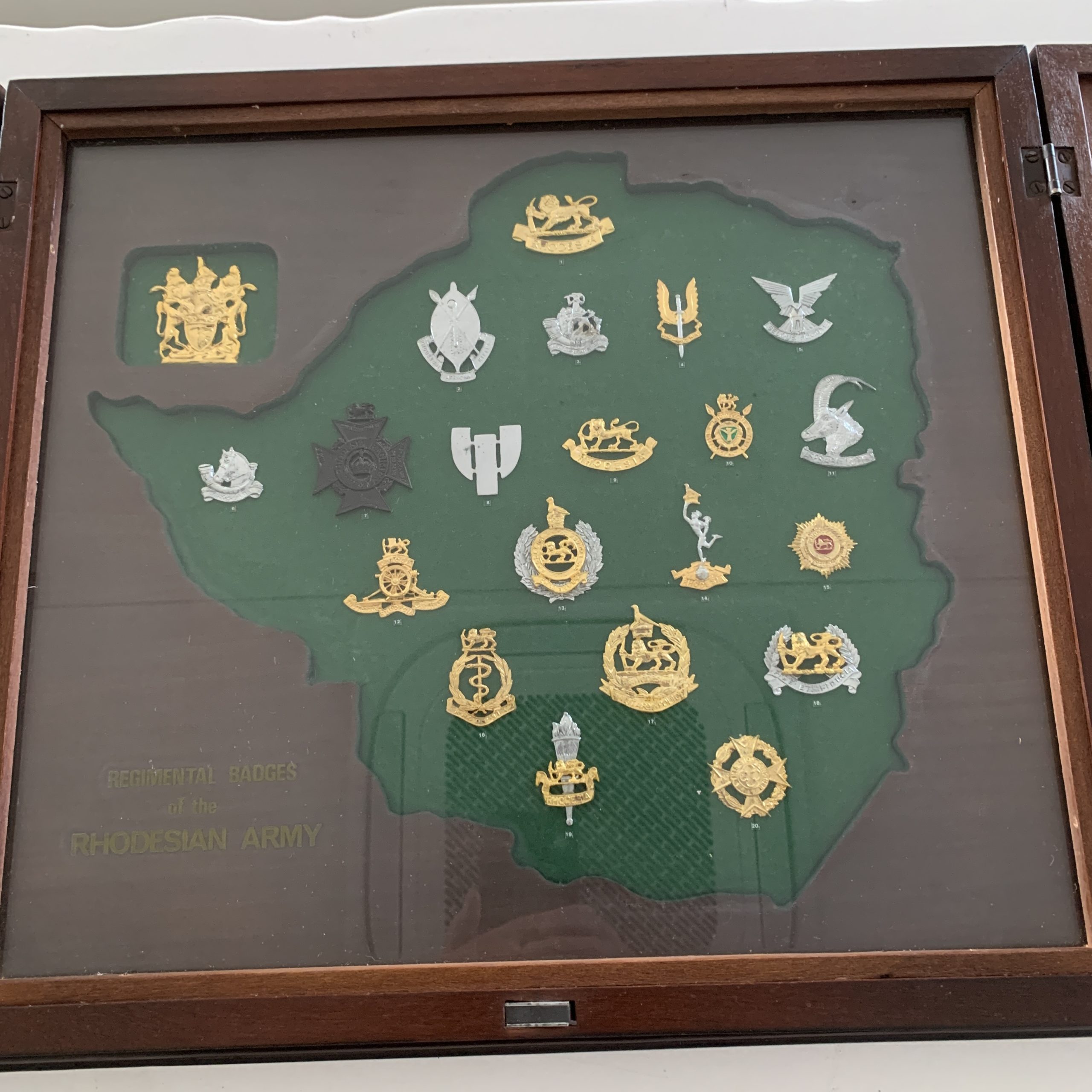 Display Cabinet of ‘Rhodesian’ Regimental Badges (Ltd Number) - Image 3